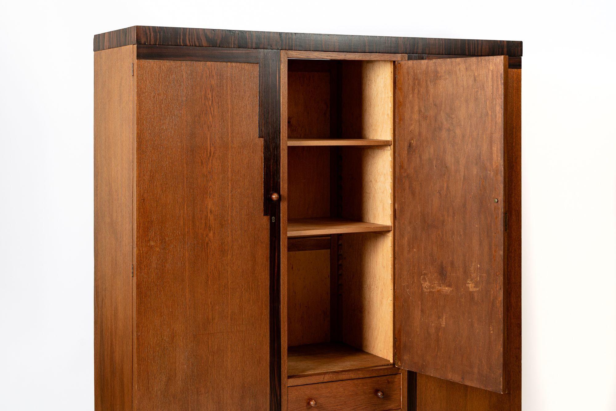 Allemand Armoire ancienne Art déco allemande des années 1930 en vente