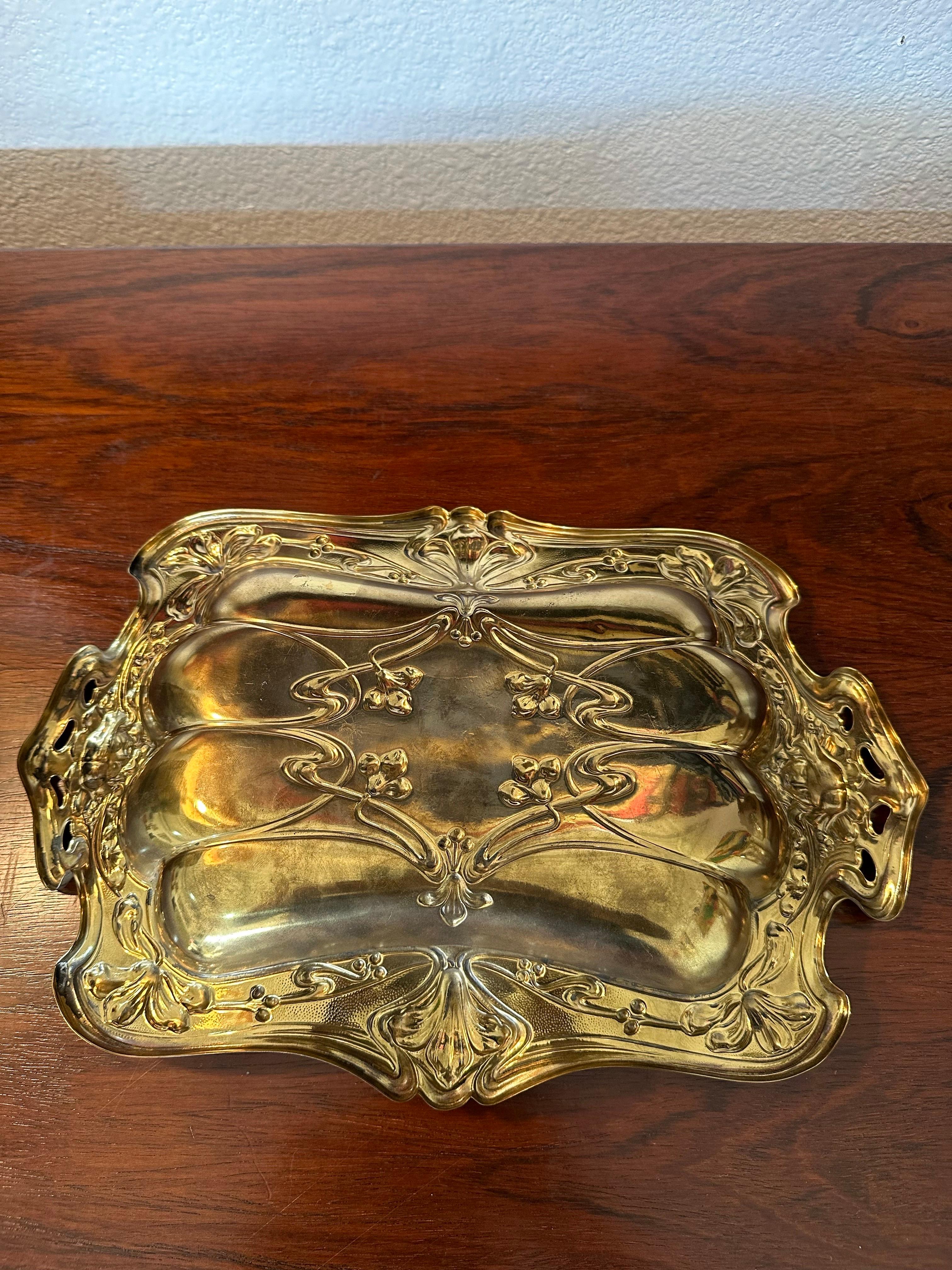 Ottone Antico vassoio decorativo tedesco in ottone Art Decor degli anni '10 C.C. in vendita