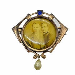 Antike deutsche Jugendstil-Schmuck-Memory-Anstecknadelbrosche mit Goldbronze und Stein, 1900er Jahre