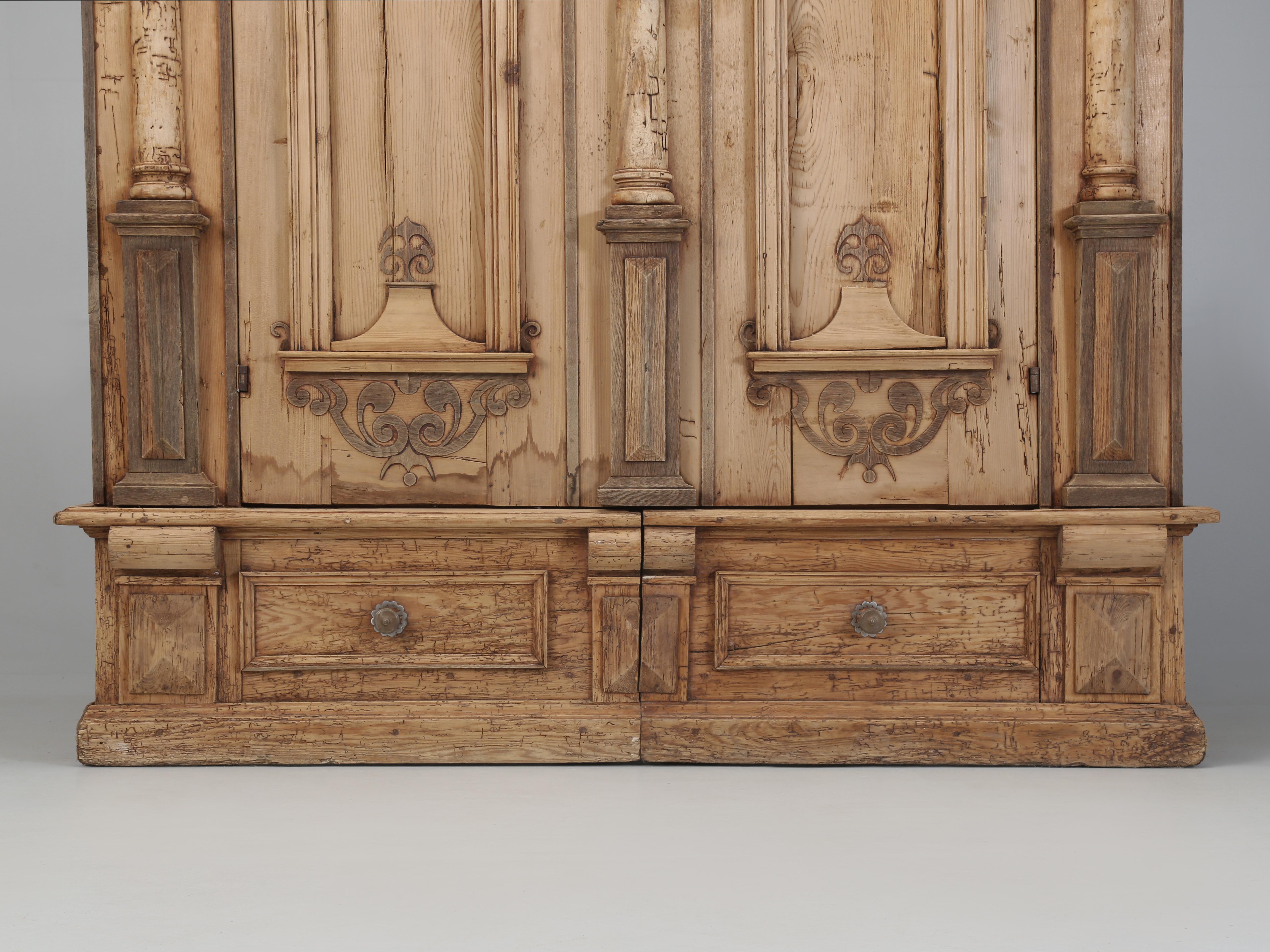 Armoire ou armoire baroque allemande ancienne en pin rayé fabriquée dans les années 1700 en vente 3