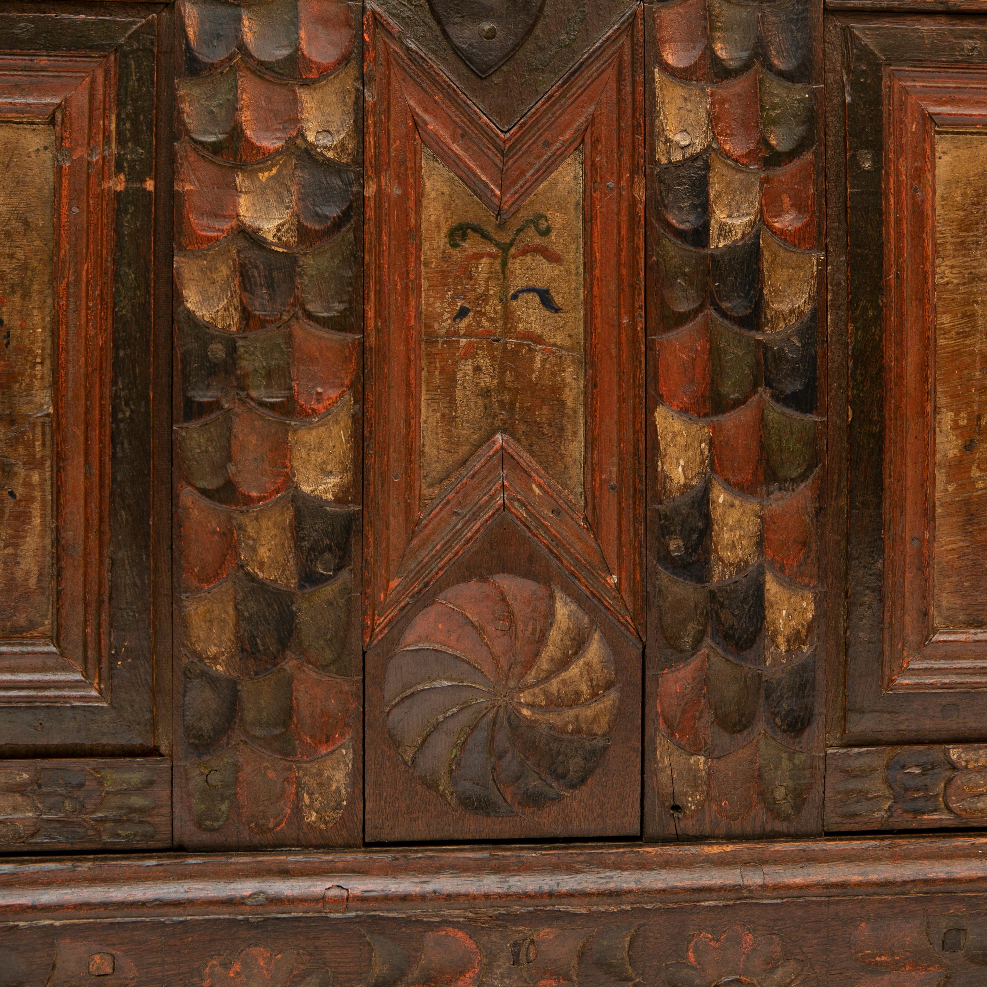 Commode baroque décorée en chêne en vente 2