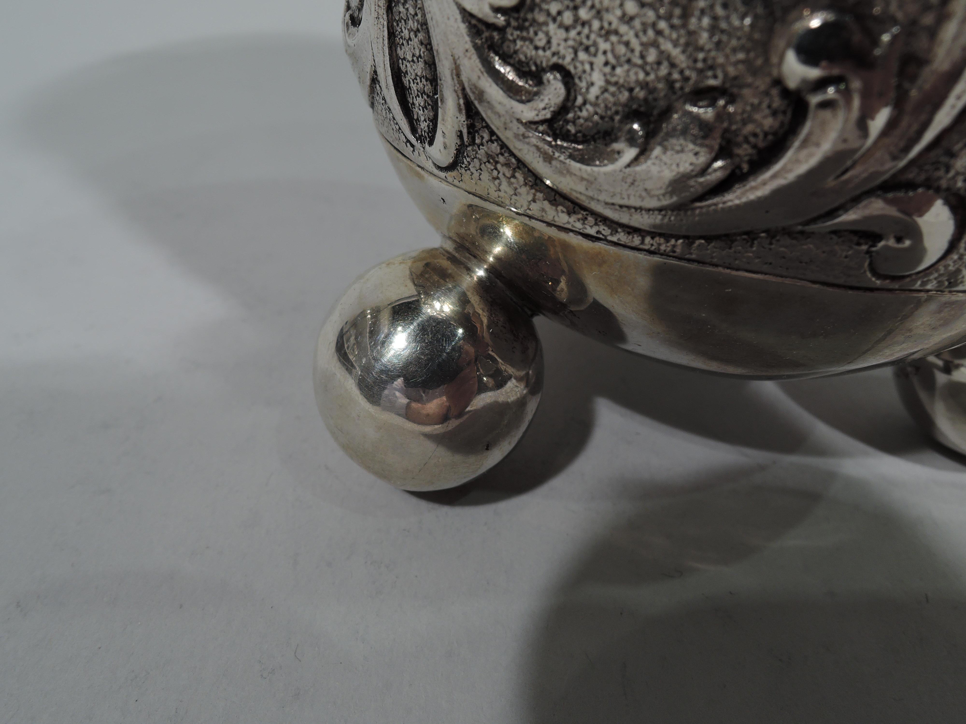 XIXe siècle Gobelet ancien en argent de style baroque allemand avec vieilles pièces