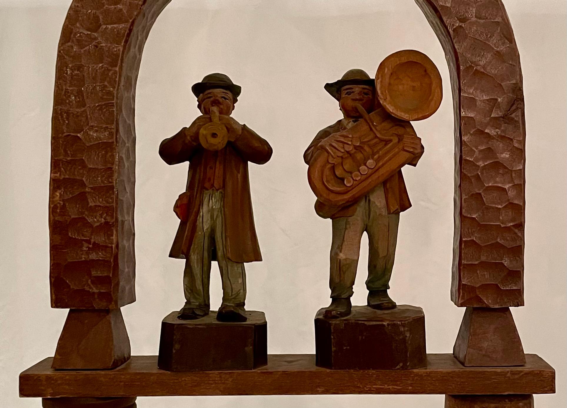 Antigua luz de taberna bávara alemana de madera tallada, circa 1910-1920. en Bueno estado para la venta en New Orleans, LA