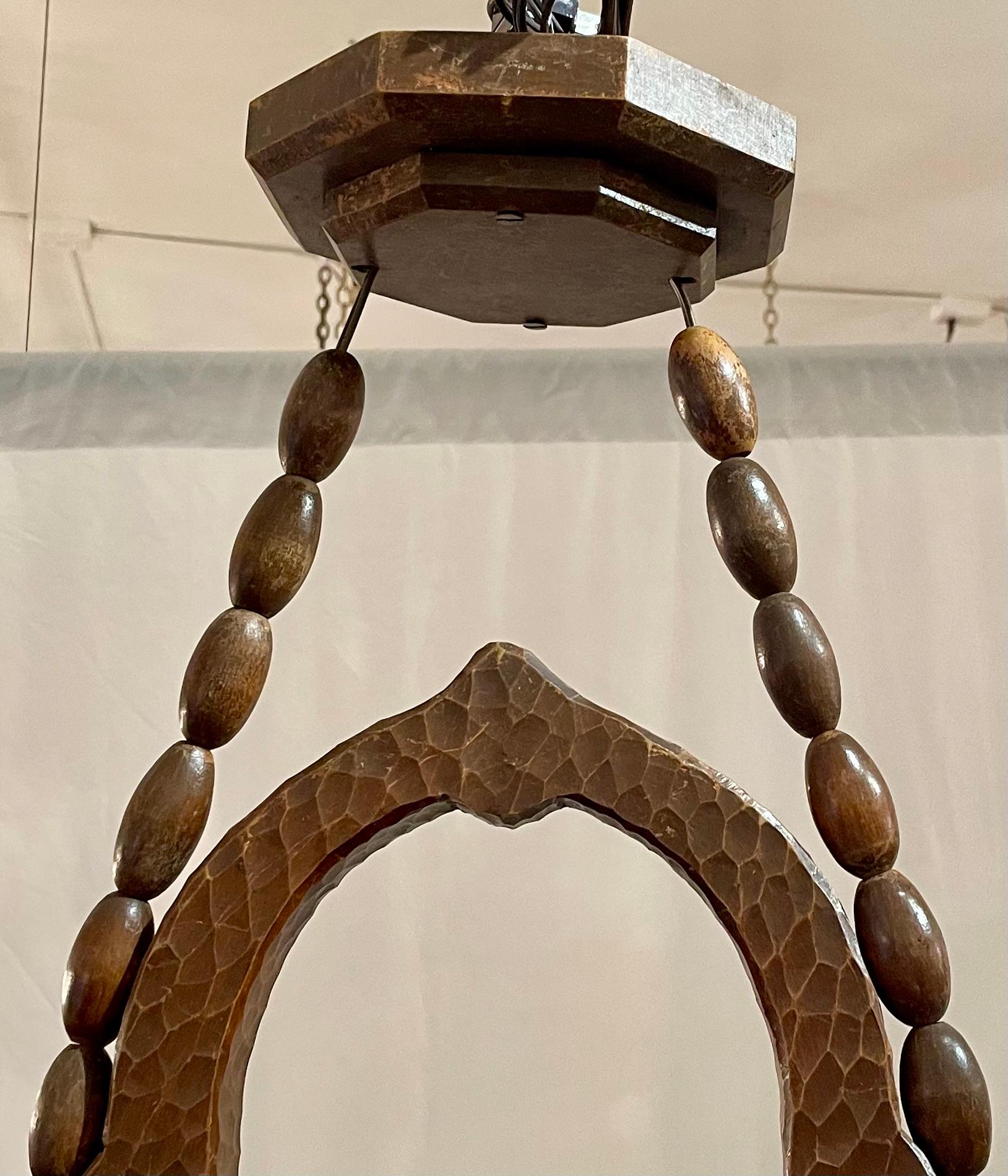 Antigua luz de taberna bávara alemana de madera tallada, circa 1910-1920. Madera en venta