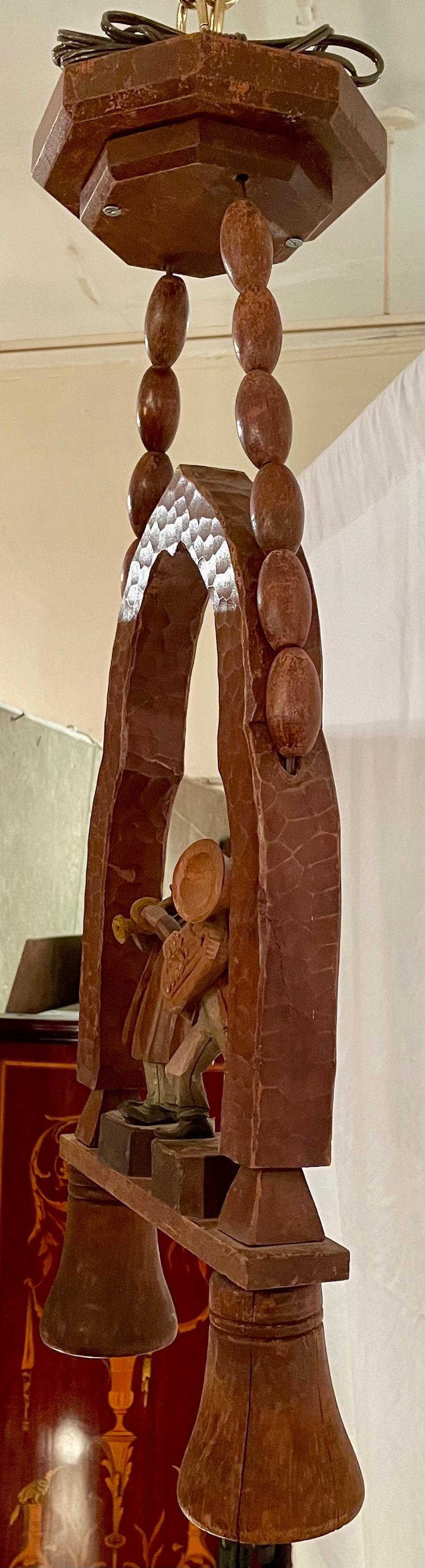 Antigua luz de taberna bávara alemana de madera tallada, circa 1910-1920. Madera en venta