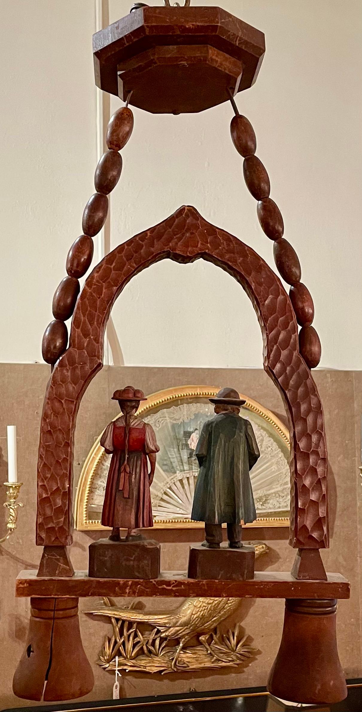 Antigua luz de taberna bávara alemana de madera tallada, circa 1910-1920. en venta 3