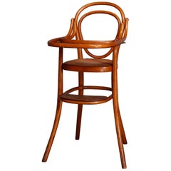 Chaise haute d'enfant allemande d'antiquités en bois cintré et rotin par Michael Thonet 19ème siècle