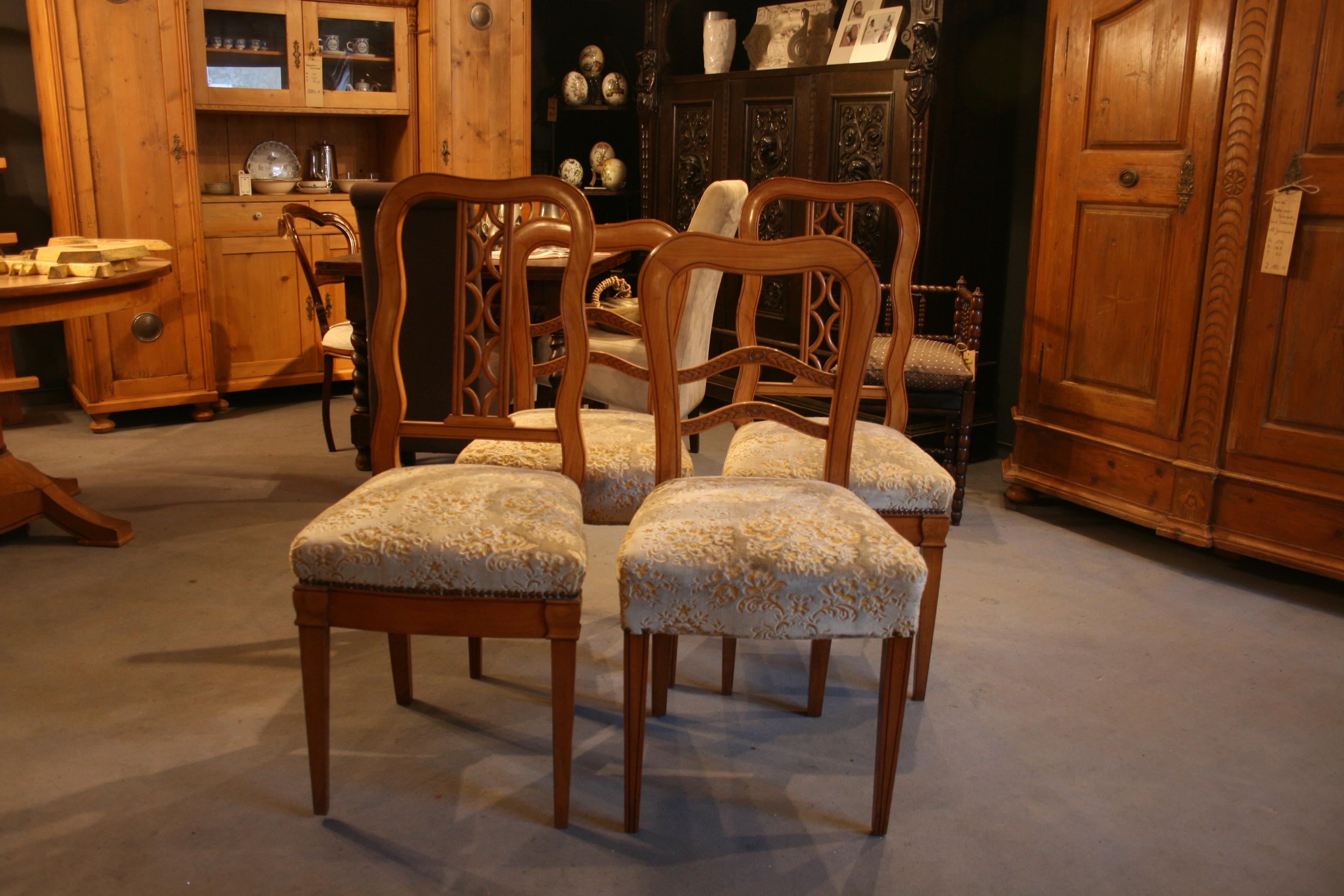Antique group of 4 German Biedermeier chairs from circa 1840. Each 2 pieces, in different design of fruit wood (cherry wood or pear wood) made.

Dimensions:
1st pair: 95 cm high, 50 cm wide, 50 cm deep; seat height 49 cm
2nd pair: 105 cm high,