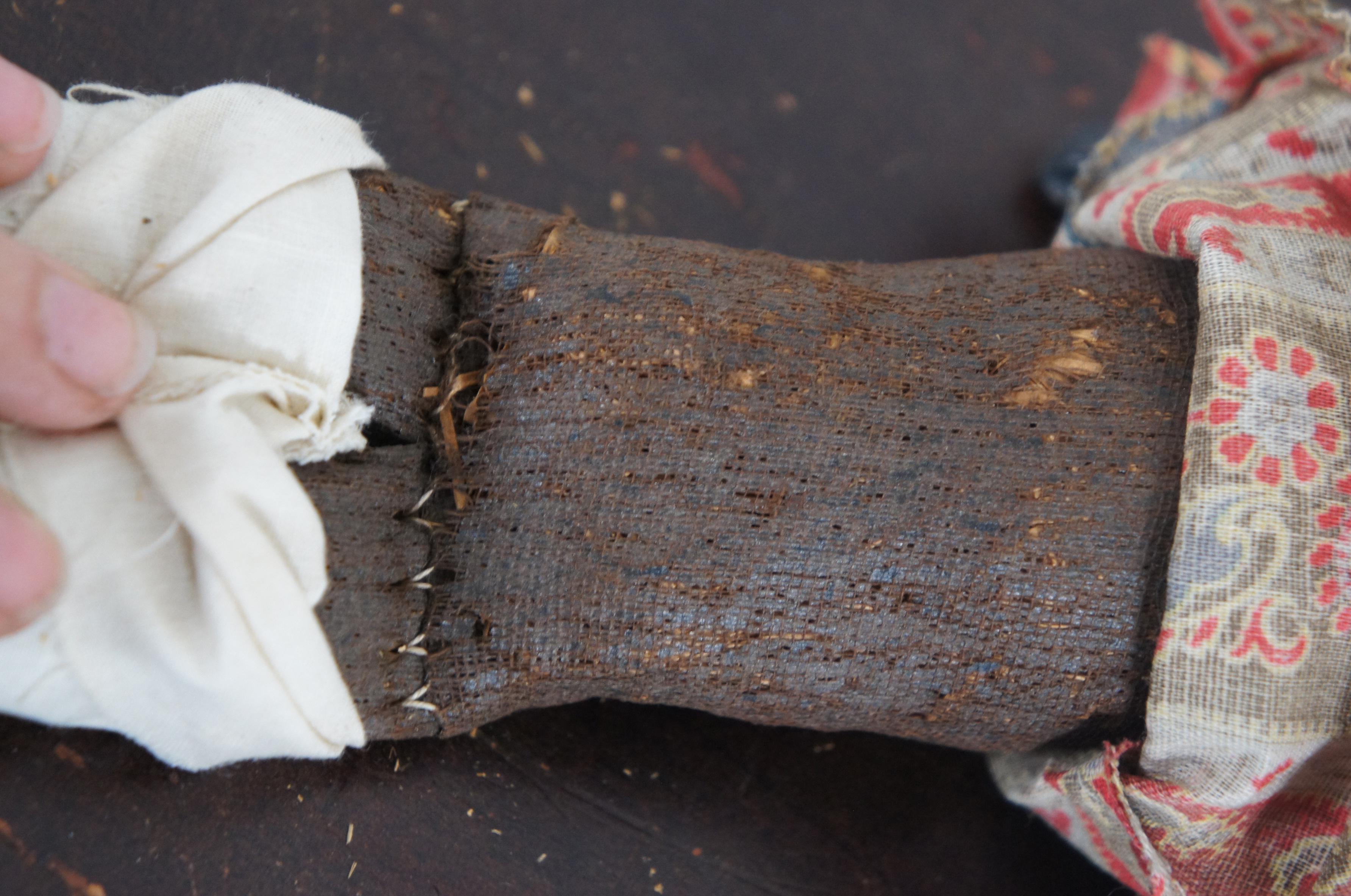Antike deutsche Biskuit Schwarz Ebenholz Mädchen Puppe Tuch Körper Leder Füße im Angebot 2
