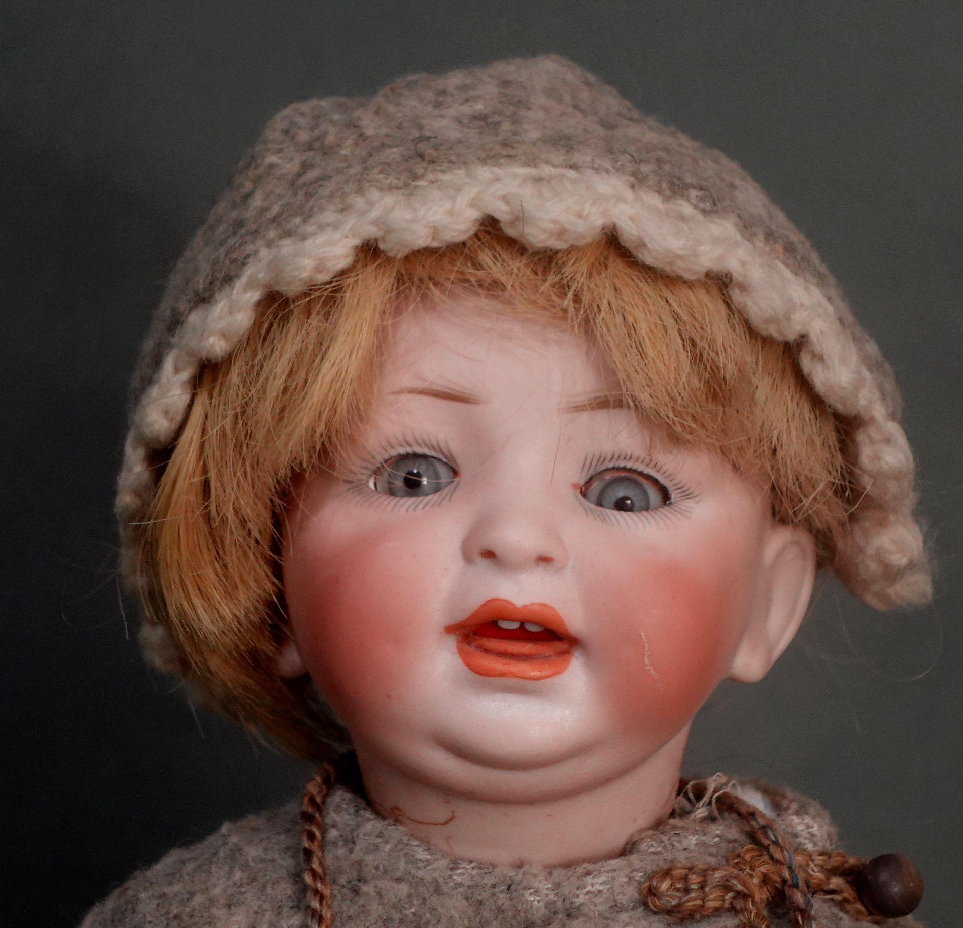 Brossé Ancienne poupée allemande Bisque Doll n° 152/4 Happy Character Baby par Hertel Schwab en vente