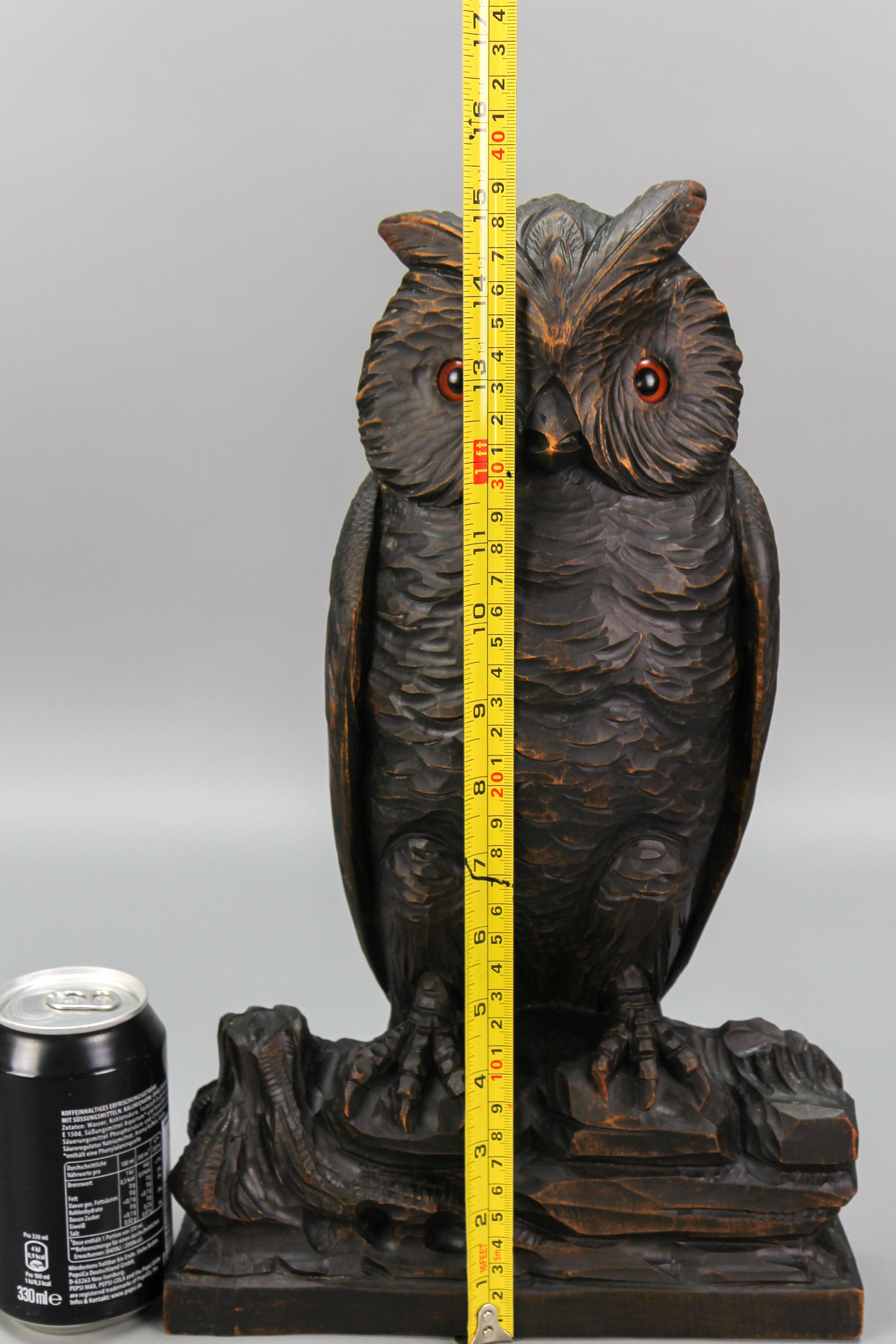 Antique German Black Forest Style Carved Owl Sculpture with Glass Eyes, ca. 1920 For Sale 8