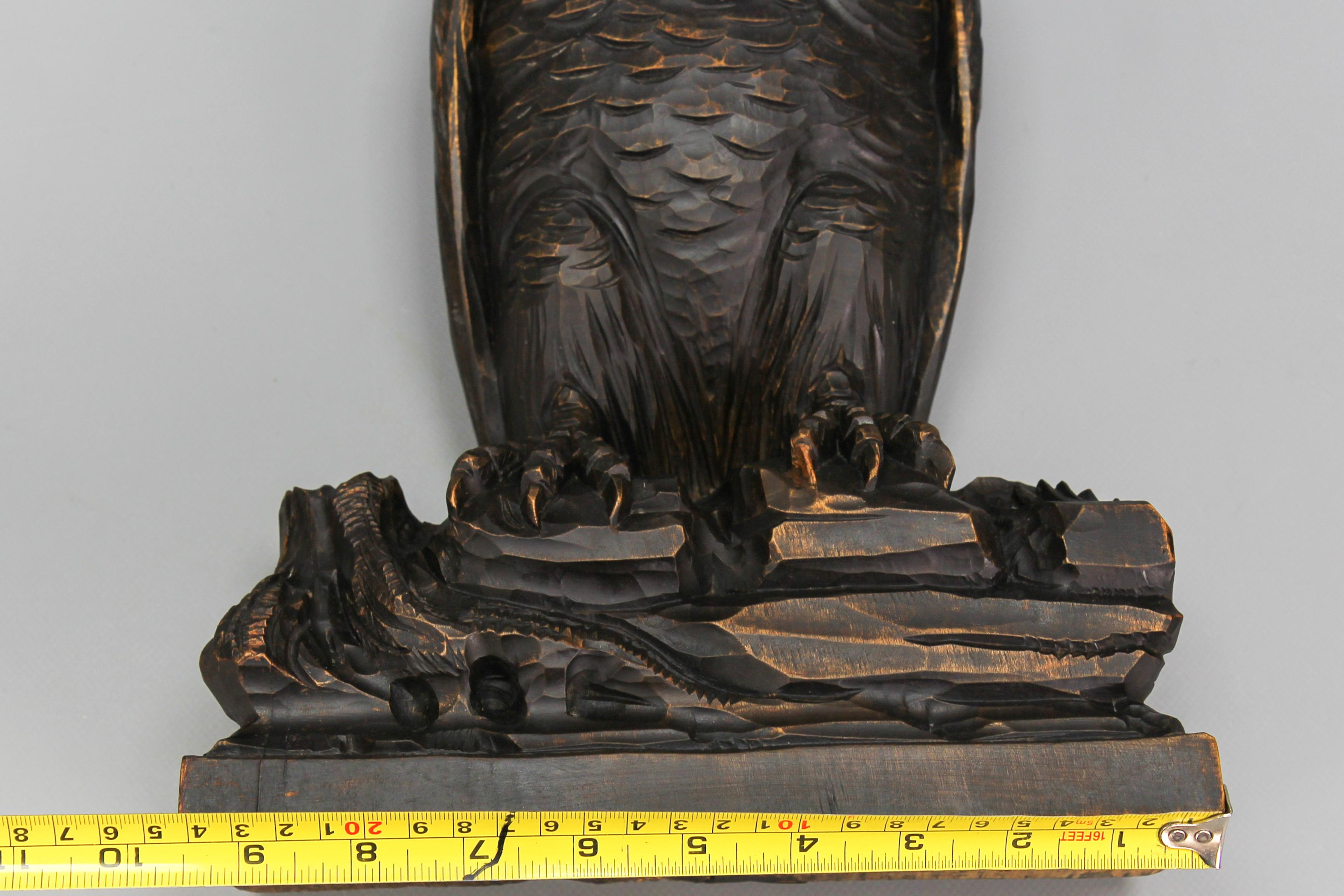 Antique German Black Forest Style Carved Owl Sculpture with Glass Eyes, ca. 1920 For Sale 10