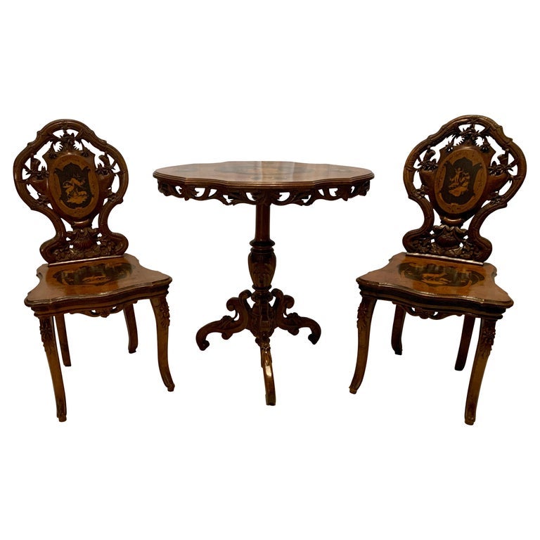Ancienne table de chasse et 2 chaises allemandes en bois sculpté Black Forest, vers 1880-1890 en vente