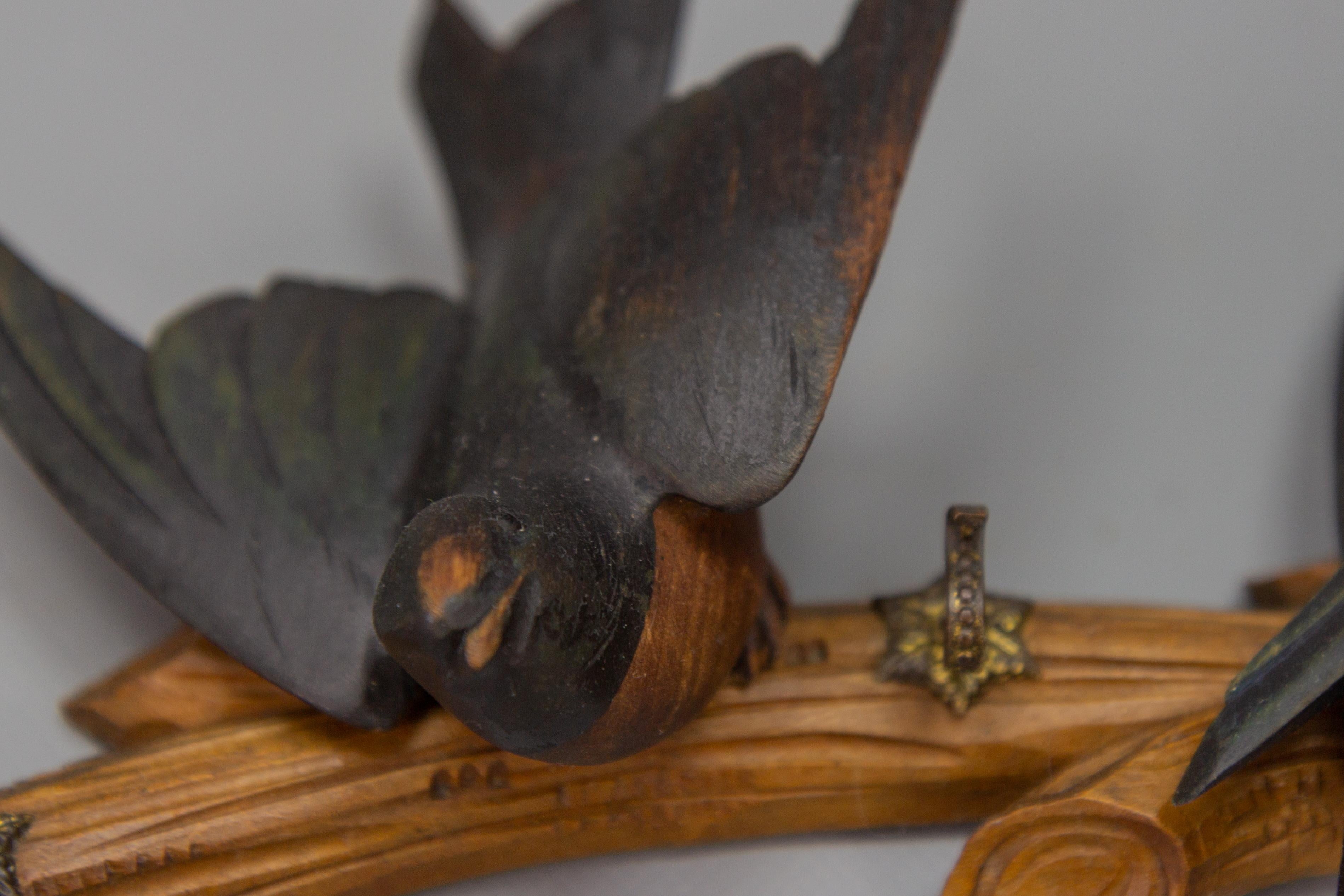 Antique German Black Forest Wood Carving Swallows Key Holder, Early 20th Century In Good Condition In Barntrup, DE