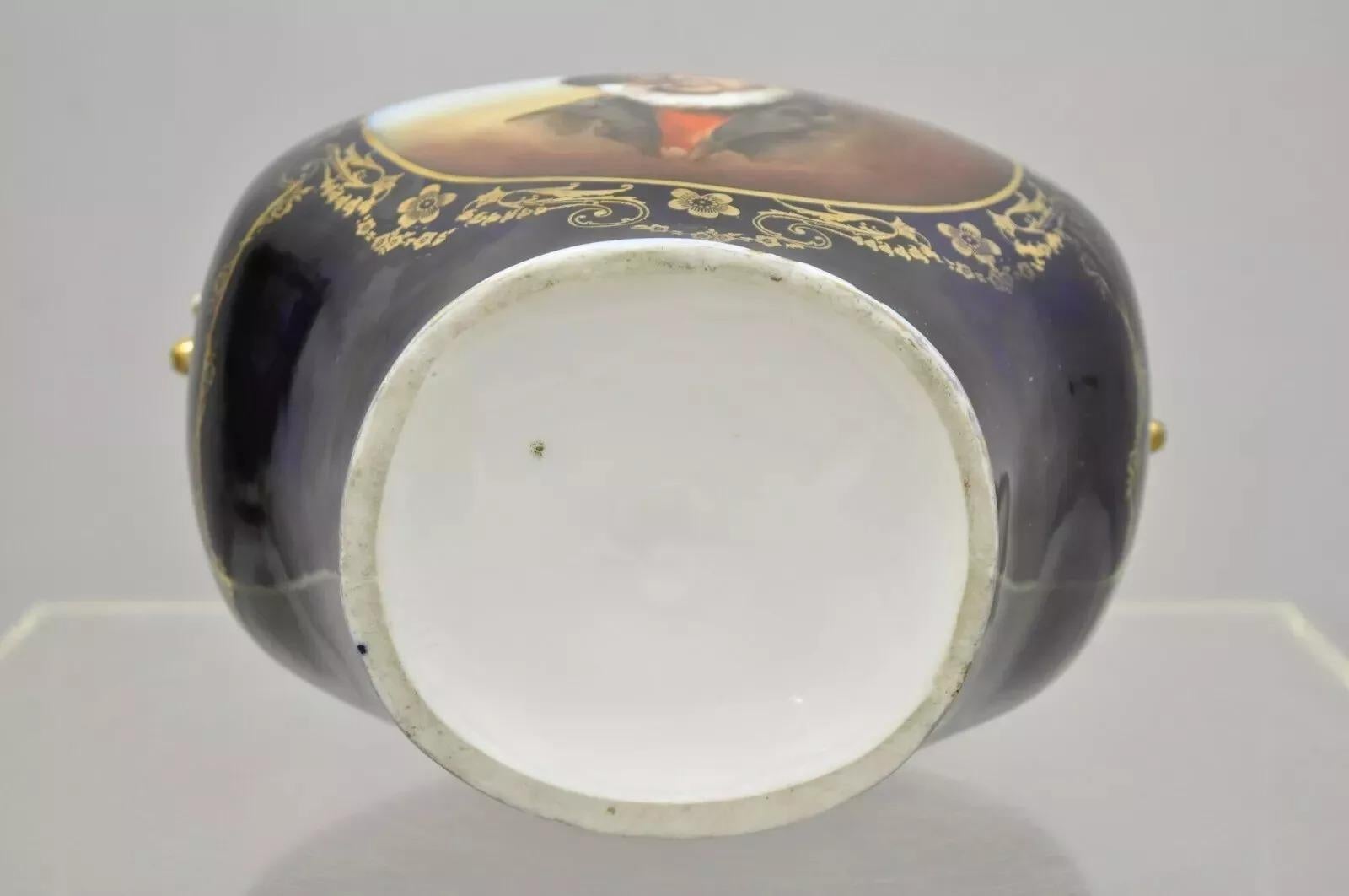 Antiquité - Vase à double anse bleu allemand représentant un marin fumant la pipe en vente 3
