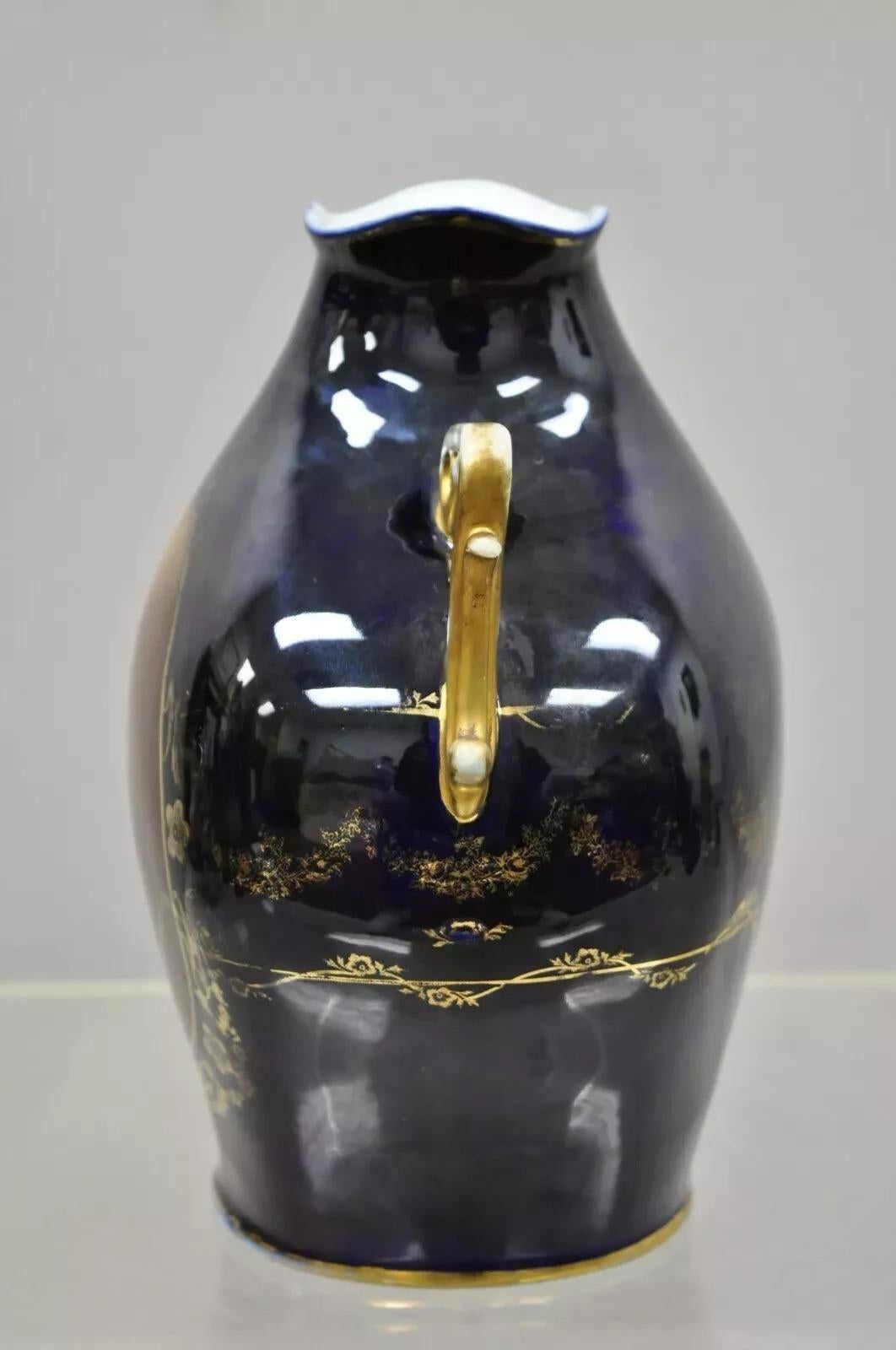 Antiquité - Vase à double anse bleu allemand représentant un marin fumant la pipe en vente 2
