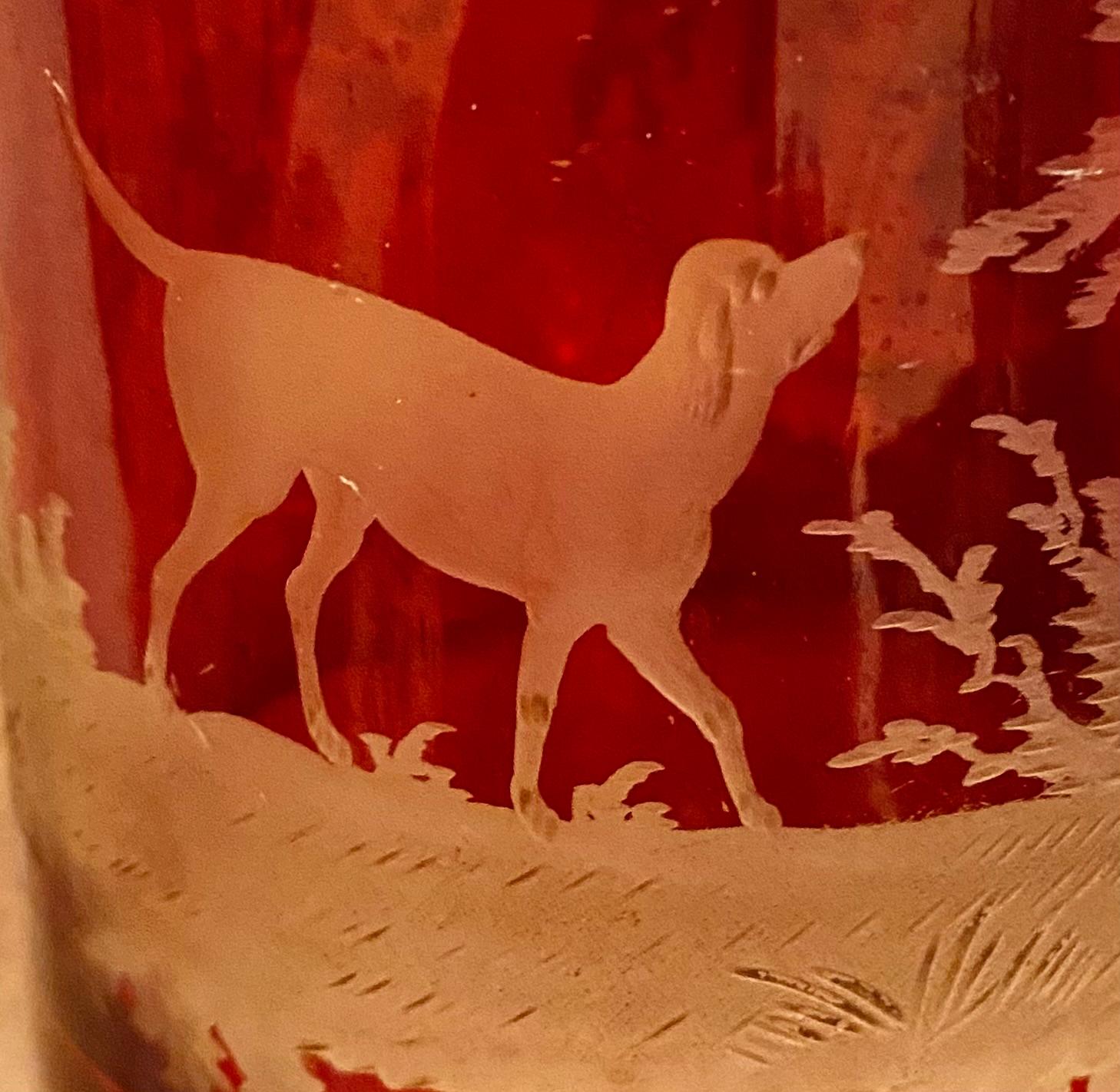 Stein à bière allemand ancien en verre flash rouge gravé de Bohème - Krug allemand en rubis  en vente 6