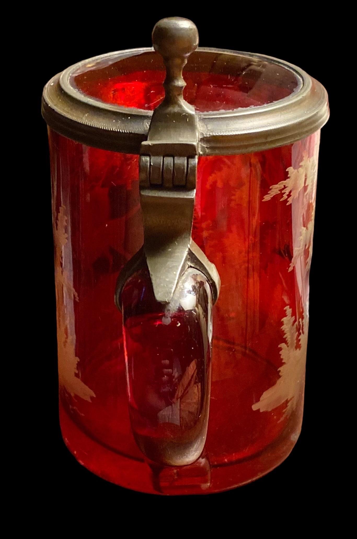 Grand Tour Antico Stein di birra in vetro rosso inciso di Boemia - Rubino tedesco Krug