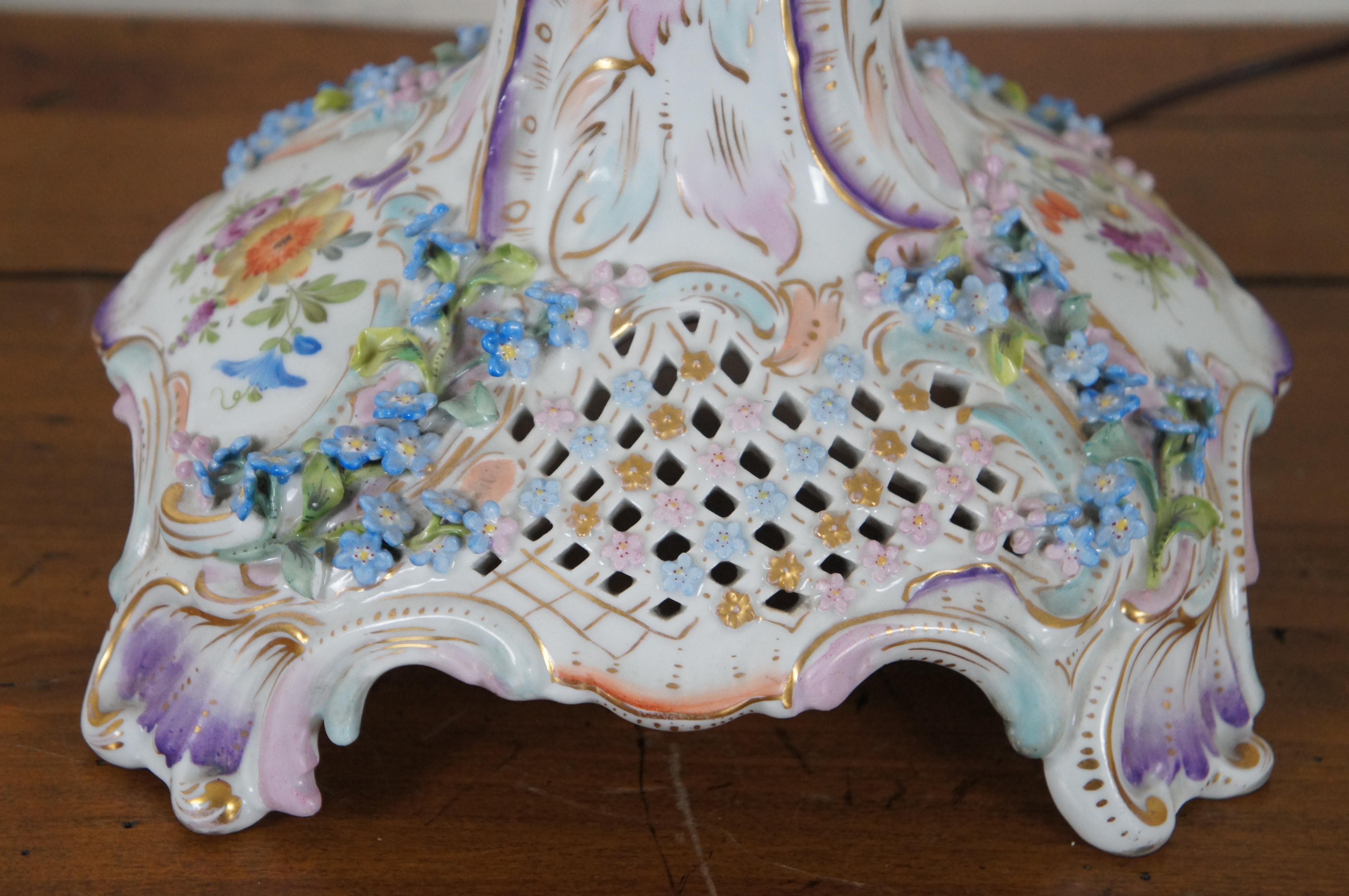 Antique German Carl Thieme Meissen Dresden Porcelain Banquet Lamp In Good Condition For Sale In Dayton, OH