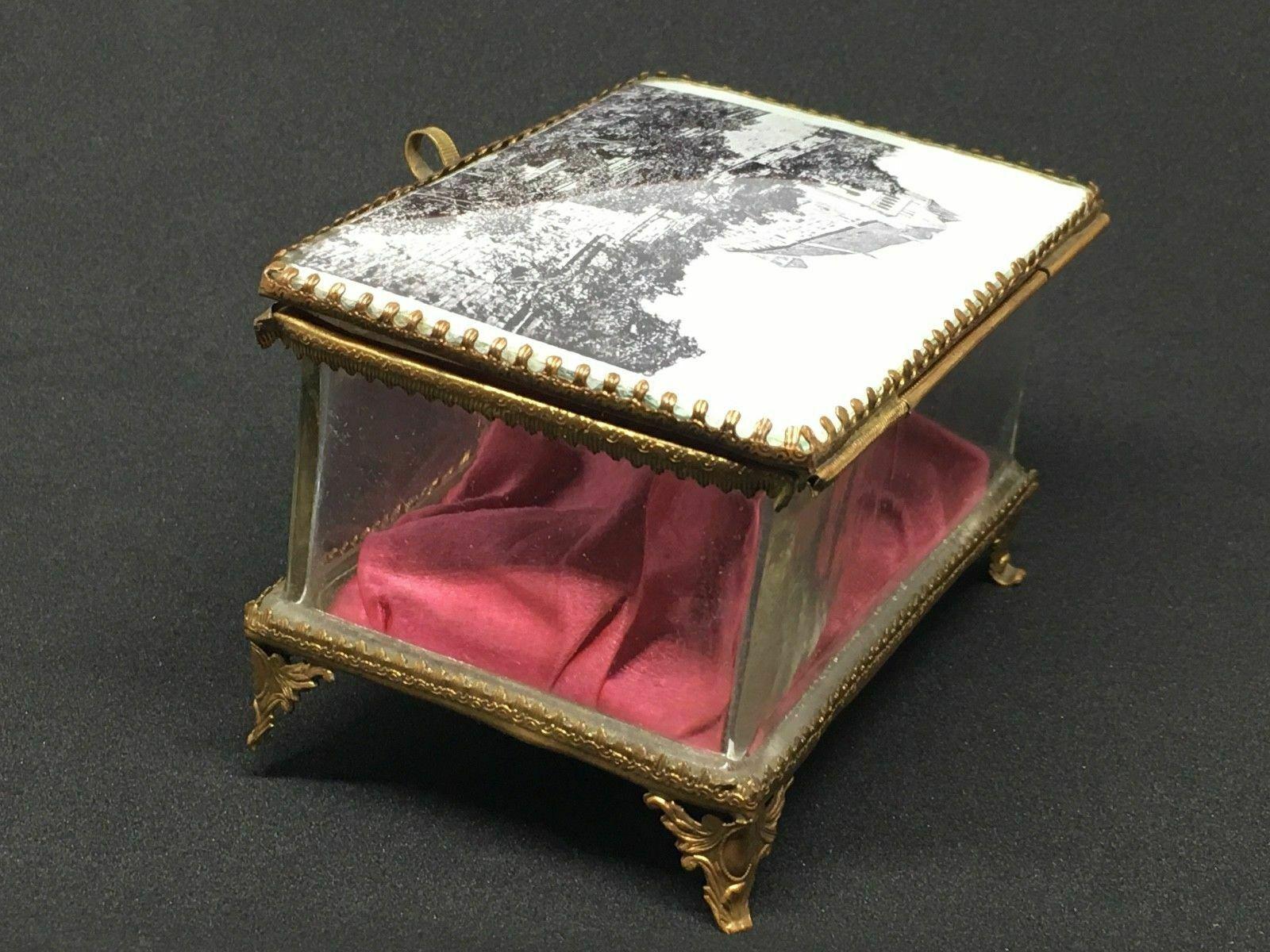 Début du 20ème siècle Boîte à coffret à bijoux allemande ancienne Souvenir en verre et satin de Nuremberg, années 1890 en vente