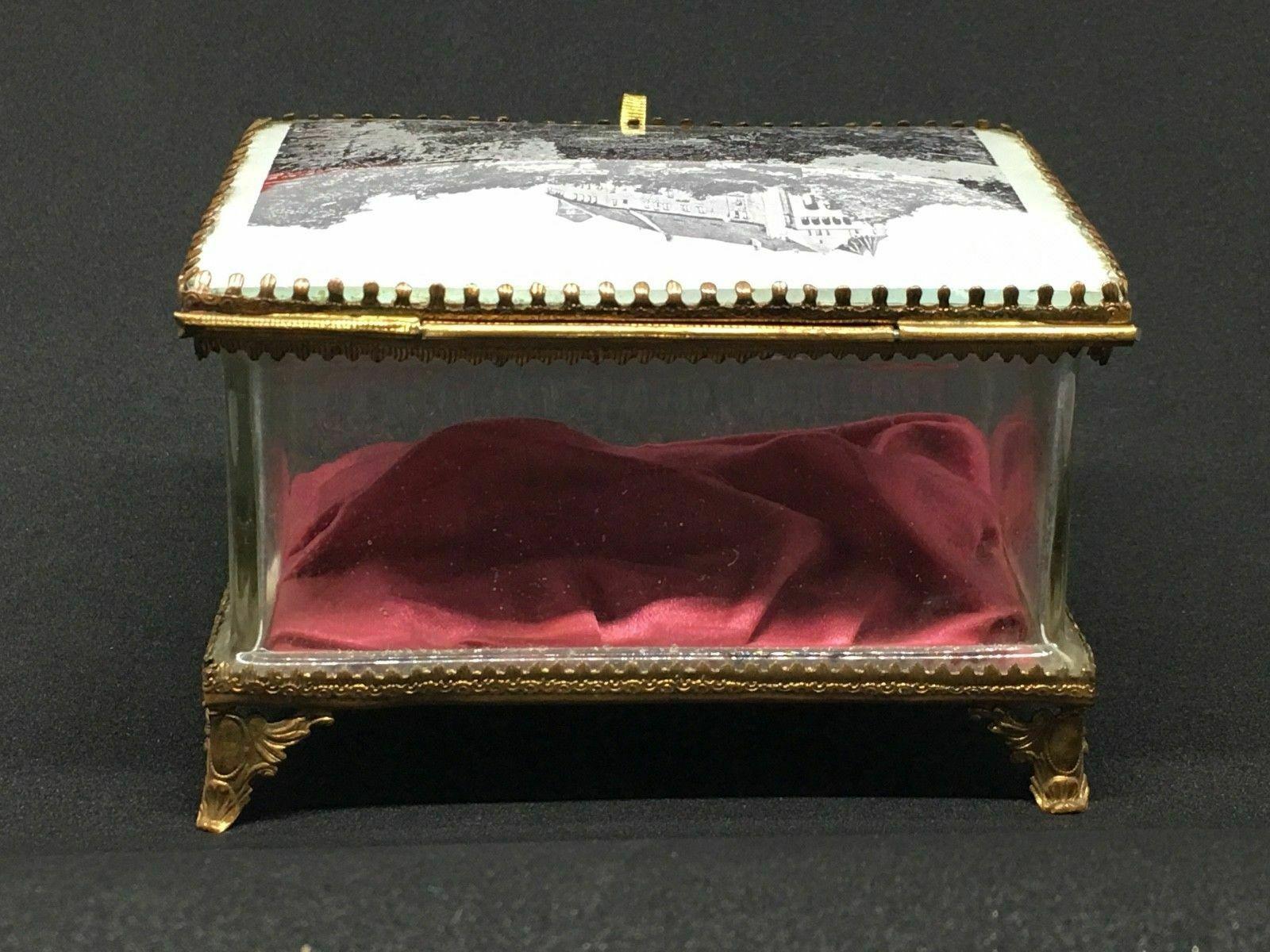 Bronze doré Boîte à coffret à bijoux allemande ancienne Souvenir en verre et satin de Nuremberg, années 1890 en vente