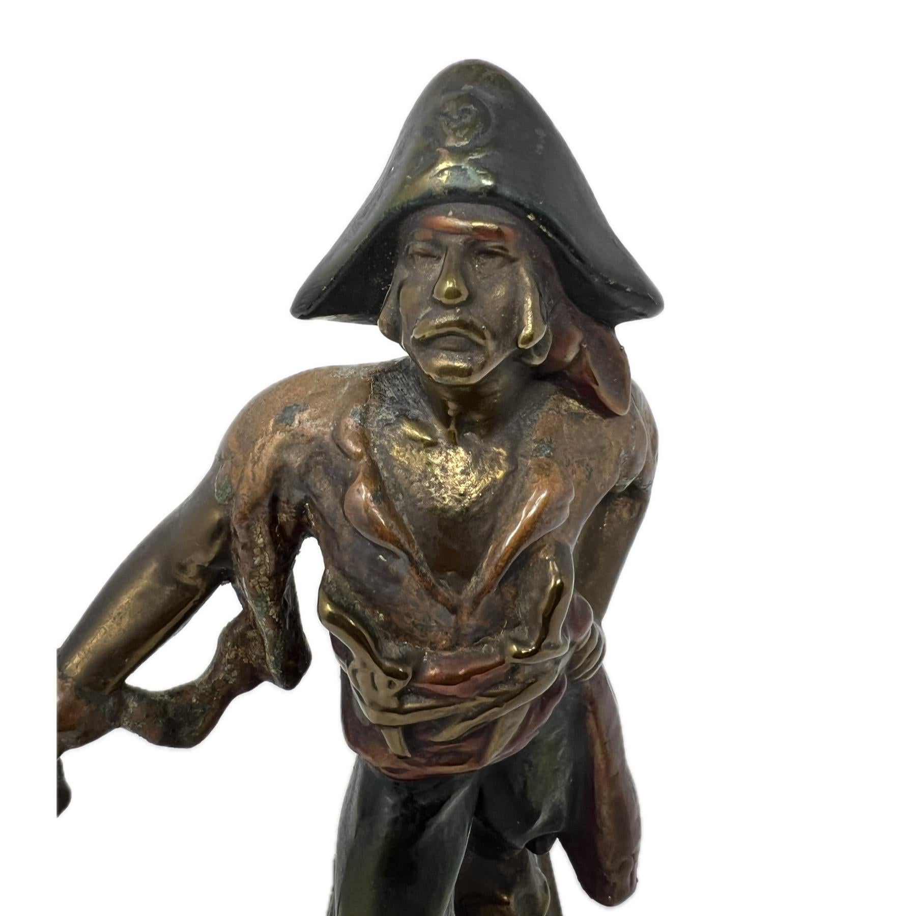 Antike deutsche Piratefigur aus Metallguss, signiert Paul Herzel (1876-1956). (Deutsch) im Angebot