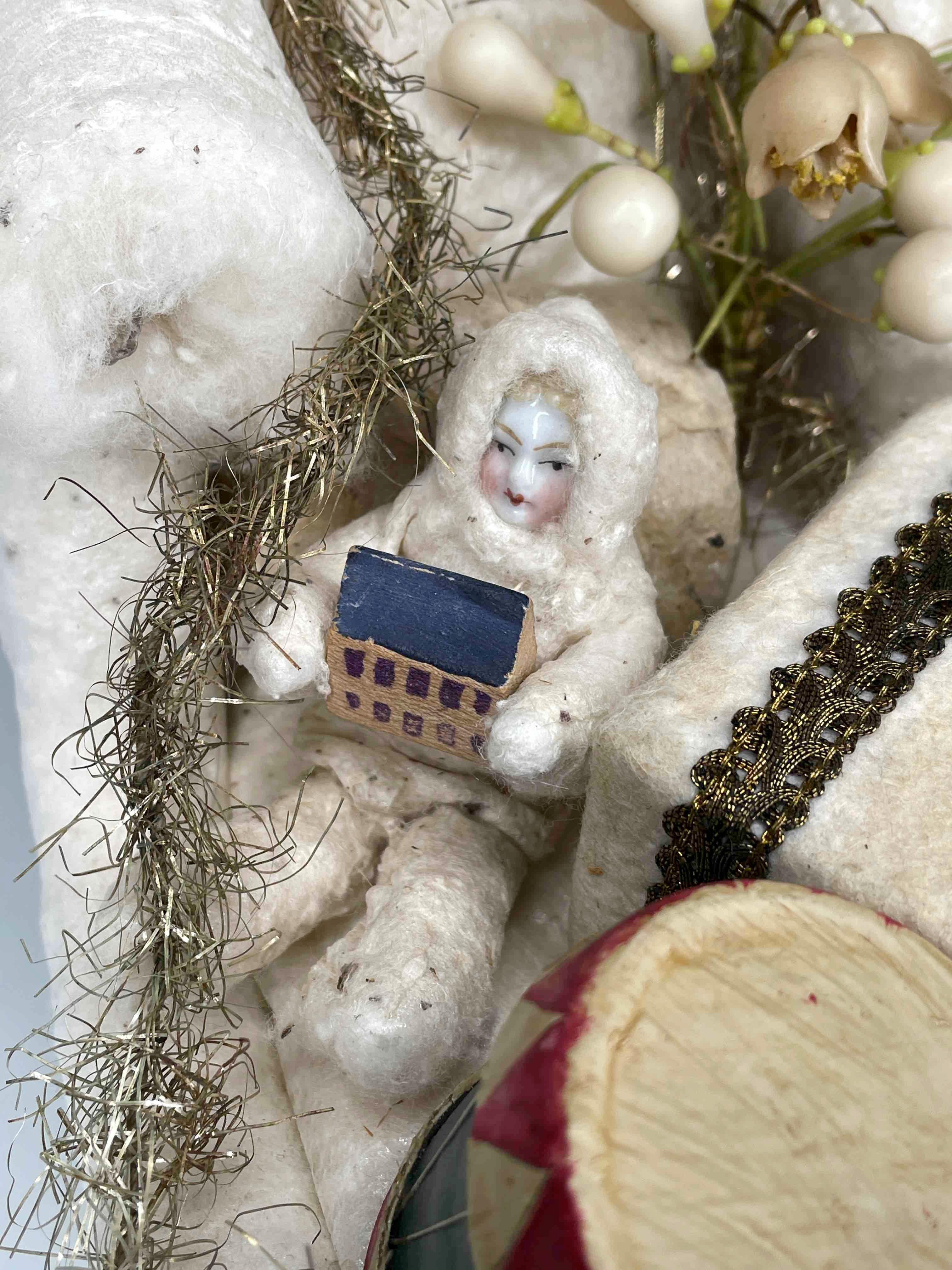 Antike deutsche Weihnachtsszene-Puppe mit Schnabel, mit Musikkasten, 1900er Jahre im Angebot 3
