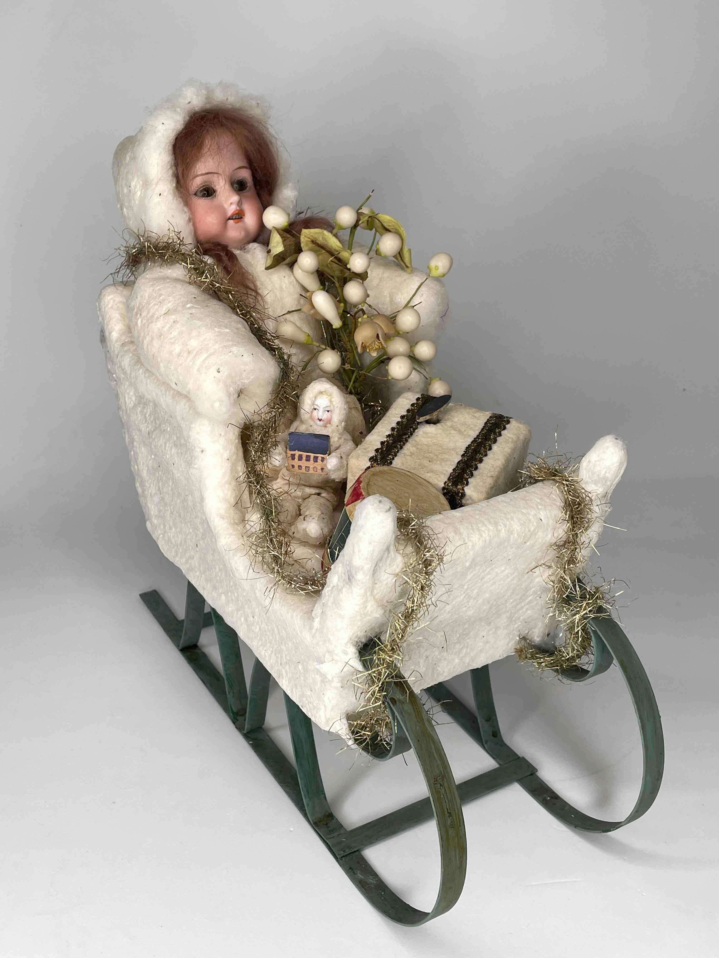 Antike deutsche Weihnachtsszene-Puppe mit Schnabel, mit Musikkasten, 1900er Jahre im Zustand „Gut“ im Angebot in Nuernberg, DE