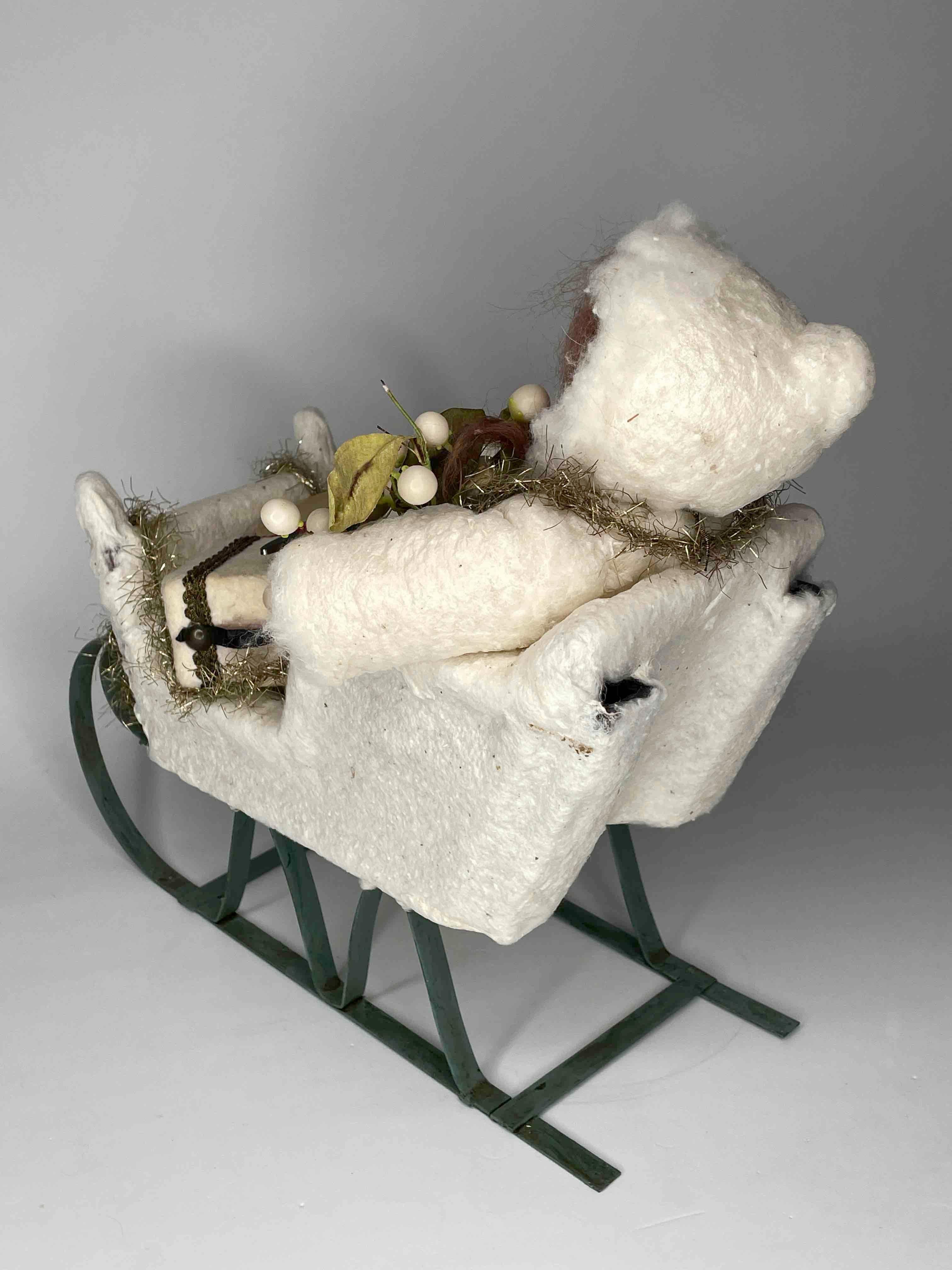 Antique German Christmas Scene Doll in Sled, with Music Box, 1900s In Good Condition For Sale In Nuernberg, DE