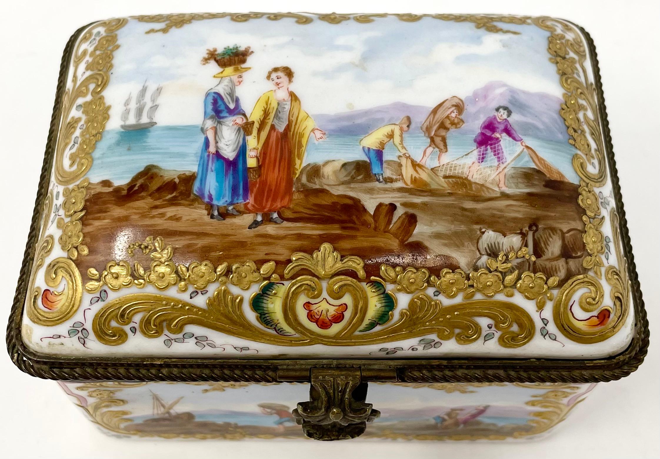 Antique German Dresden Porcelain Box with Delicate Painting, Circa 1860-1870. In Good Condition For Sale In New Orleans, LA