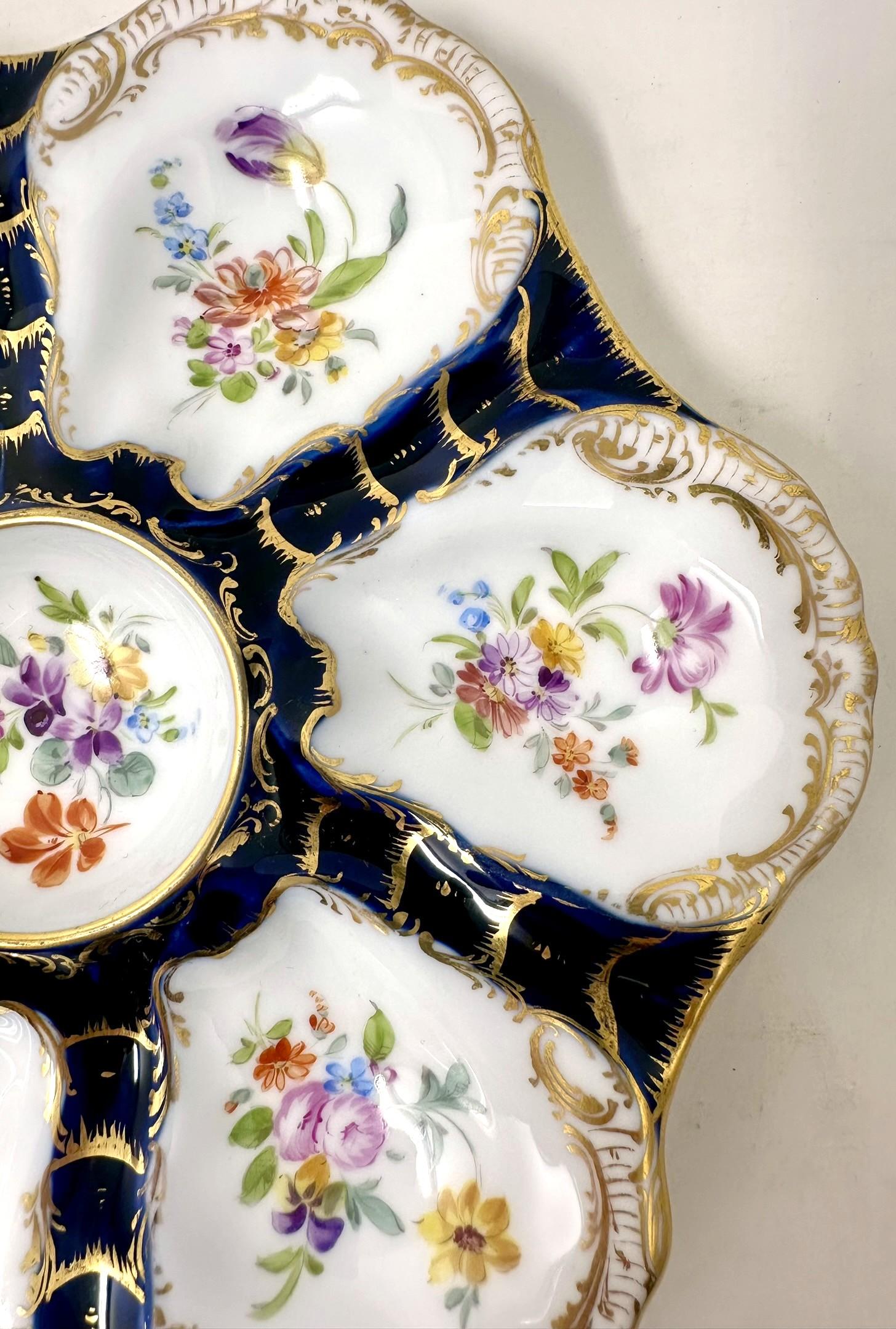 Ancienne assiette à huître en porcelaine allemande de Dresden Porcelain bleu cobalt et or, Circa 1880. Bon état - En vente à New Orleans, LA