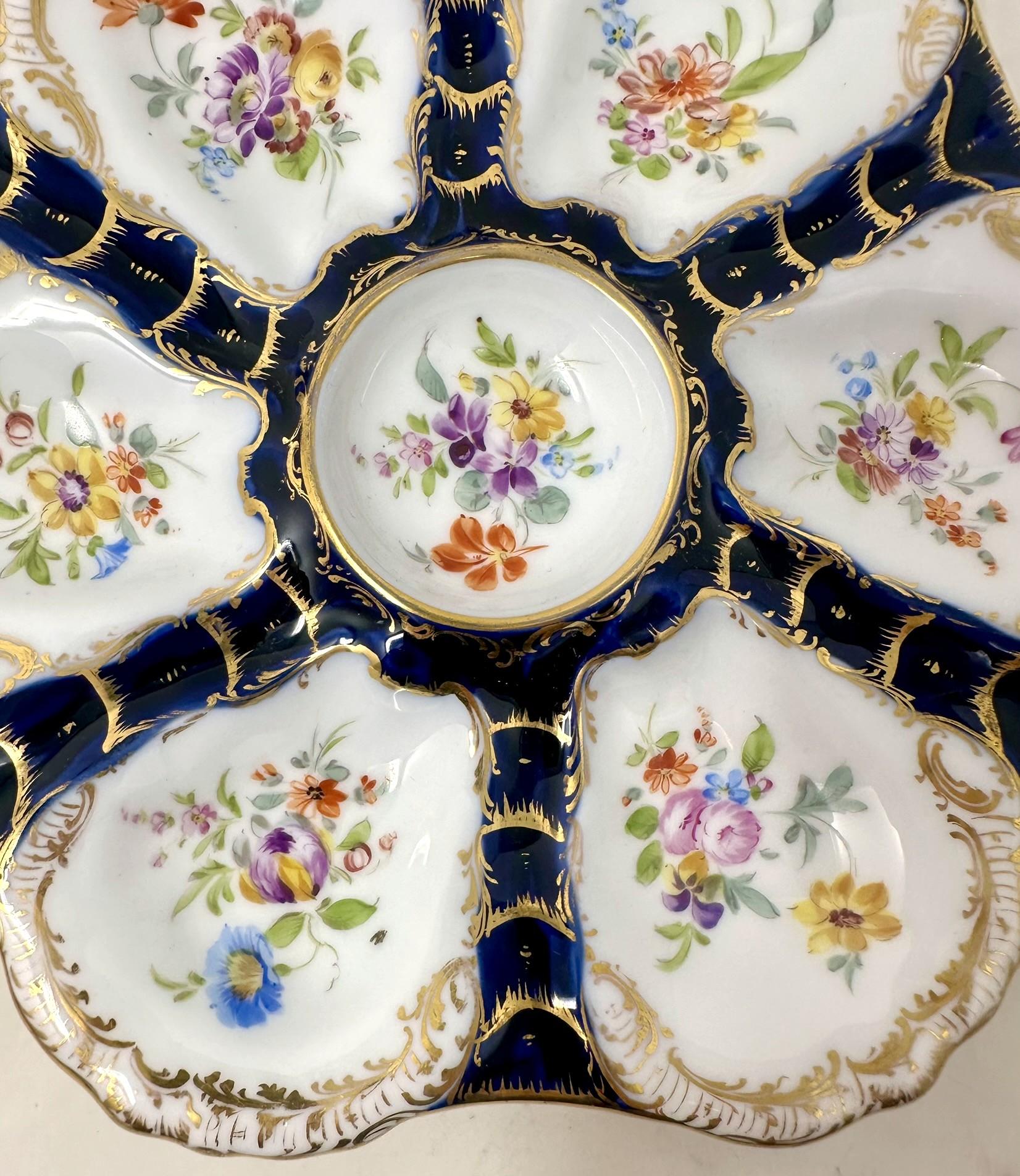 XIXe siècle Ancienne assiette à huître en porcelaine allemande de Dresden Porcelain bleu cobalt et or, Circa 1880. en vente