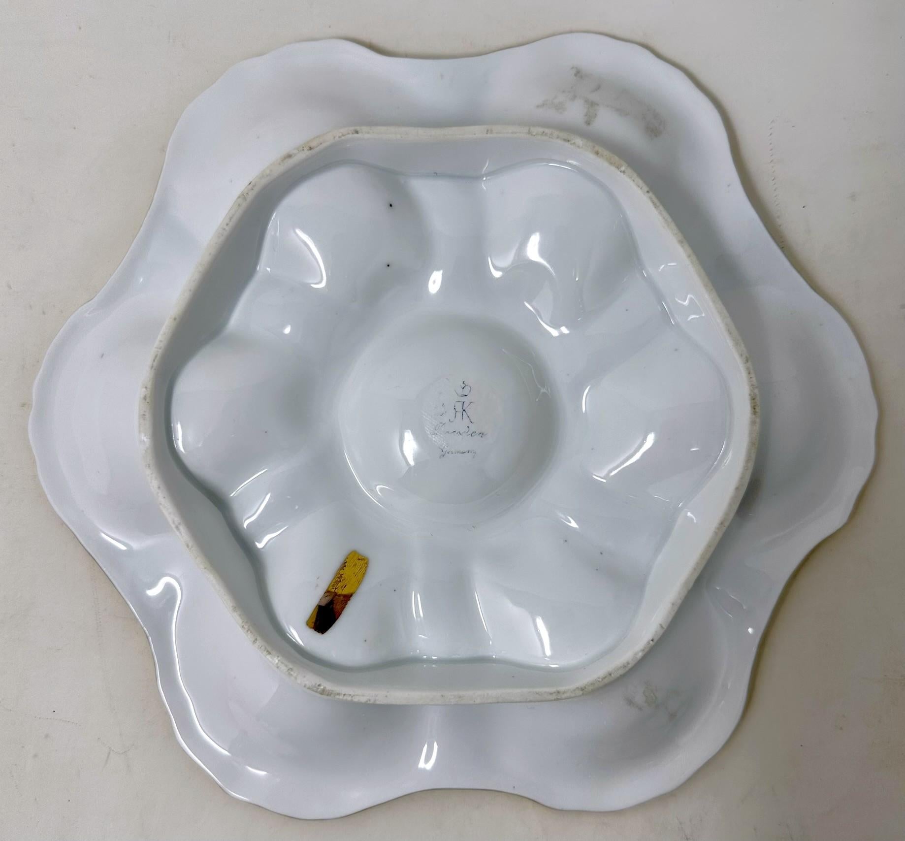 Porcelaine Ancienne assiette à huître en porcelaine allemande de Dresden Porcelain bleu cobalt et or, Circa 1880. en vente