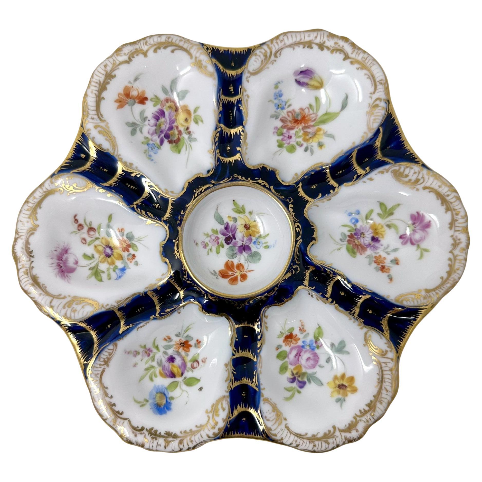 Ancienne assiette à huître en porcelaine allemande de Dresden Porcelain bleu cobalt et or, Circa 1880. en vente