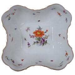 Antiquité Allemande Dresde Ruffled Serpentine Floral Butterfly Bowl Compote 9" (bol à papillon)