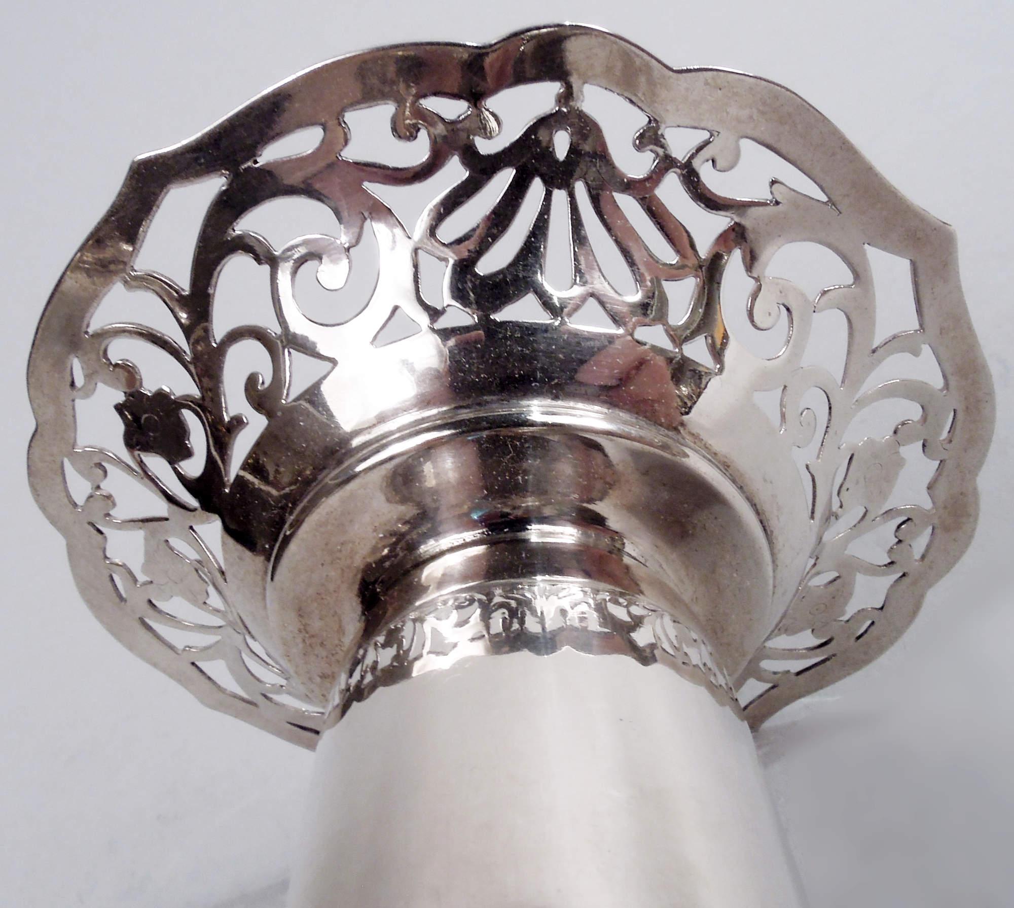 Antike deutsche edwardianische Vase aus klassischem Silber im Zustand „Gut“ im Angebot in New York, NY