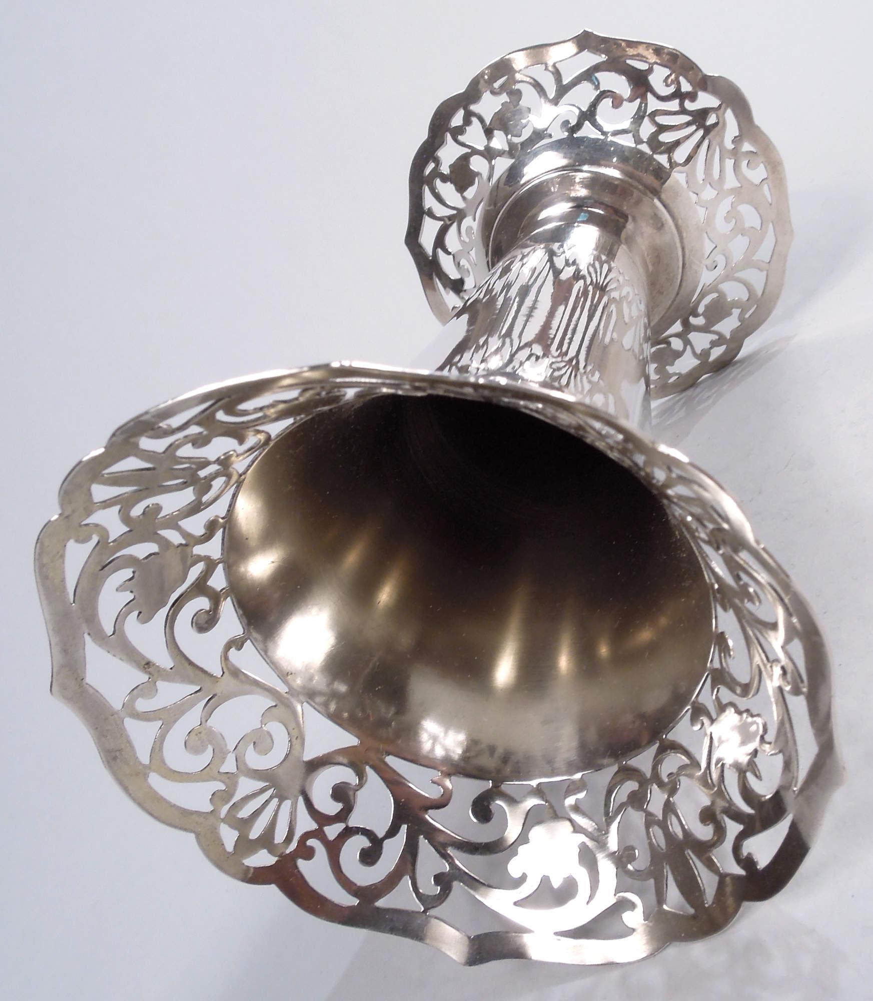 Antike deutsche edwardianische Vase aus klassischem Silber im Angebot 1