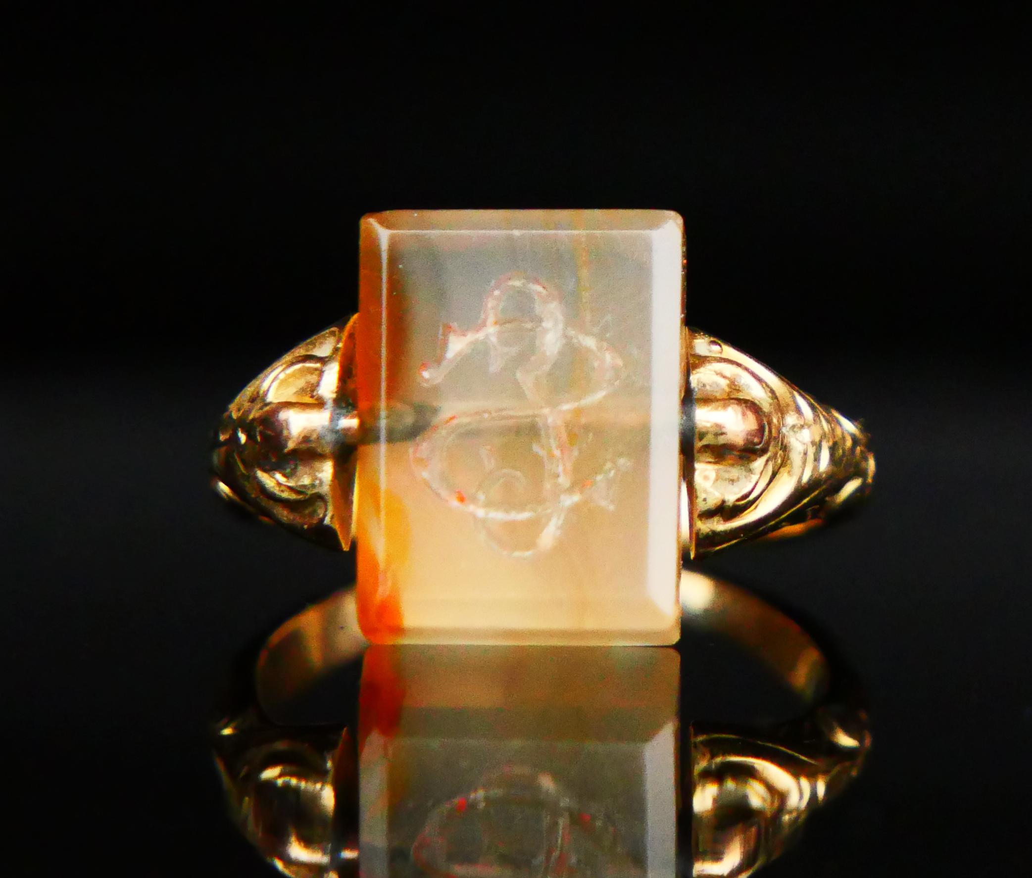 ϟignet Ring for with swivel set polished plate of Orange Chalcedony stone 11 mm x 19 mm x 4 mm deep / ca 4.5 ct. Monogrammed with hand - engraved combination ES or SE that make fine impression on any soft and pliable material. Free rotation on the