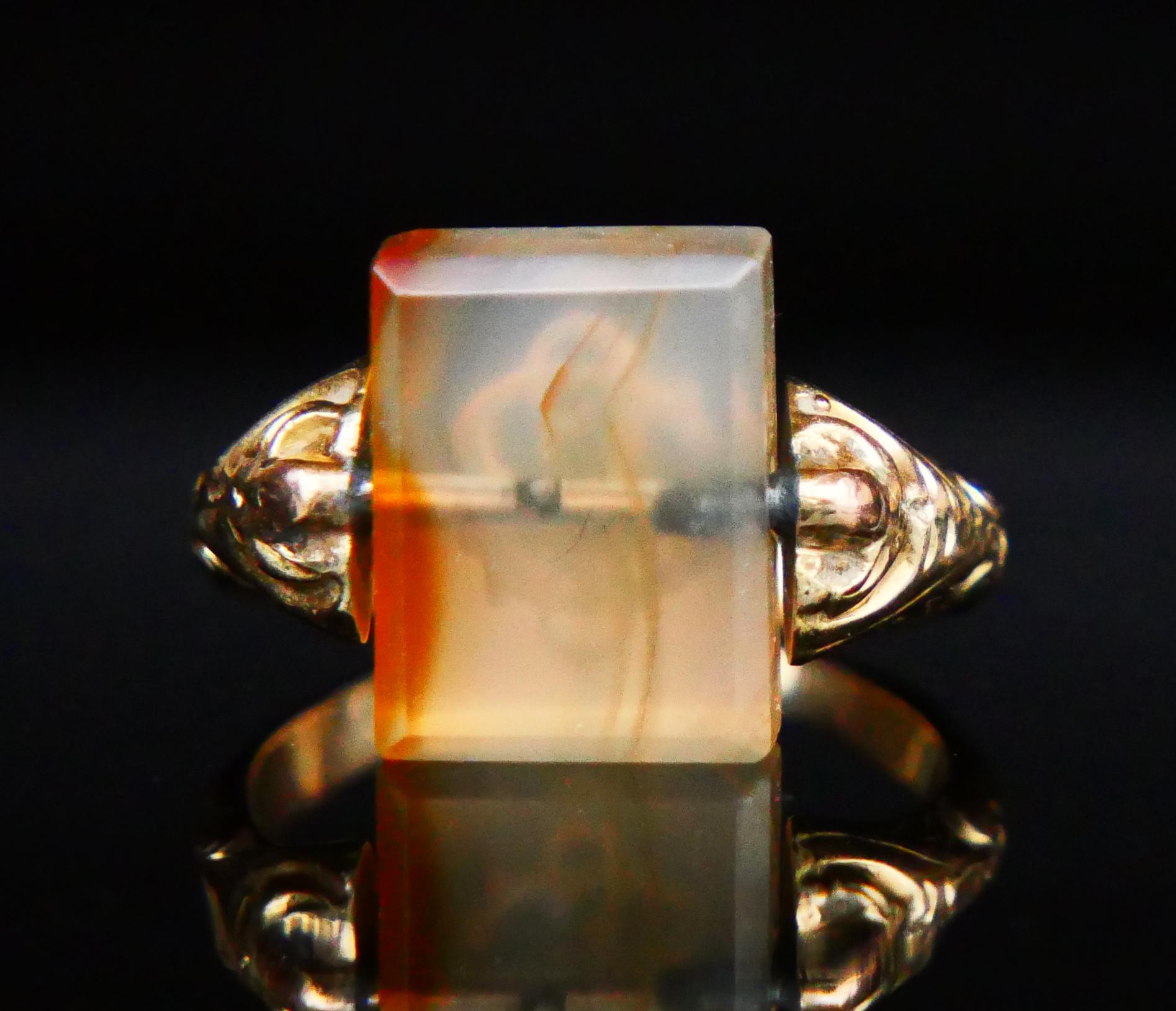 Women's or Men's Antique German ES/SE Signet Swivel Ring Chalcedony solid 14K Gold Ø 3.5US /2.5gr For Sale