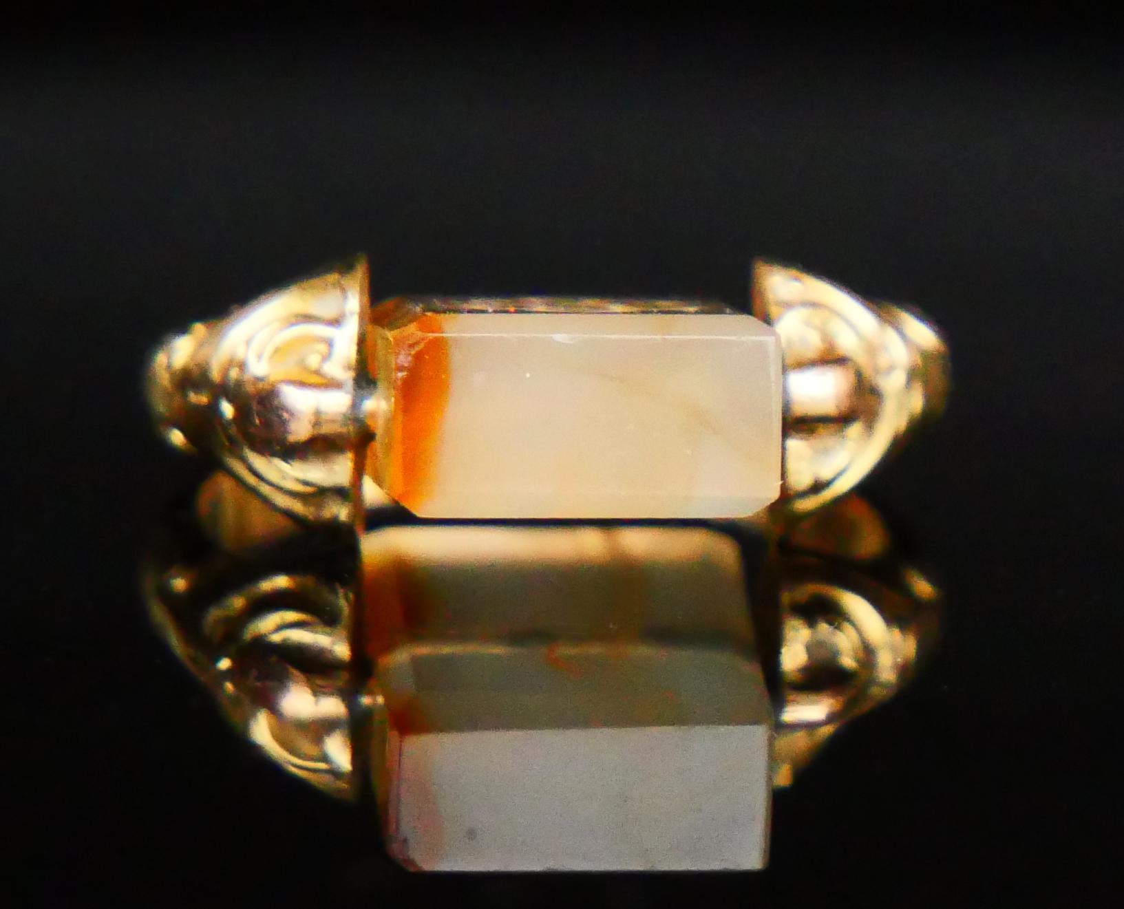 Antique German ES/SE Signet Swivel Ring Chalcedony solid 14K Gold Ø 3.5US /2.5gr For Sale 2
