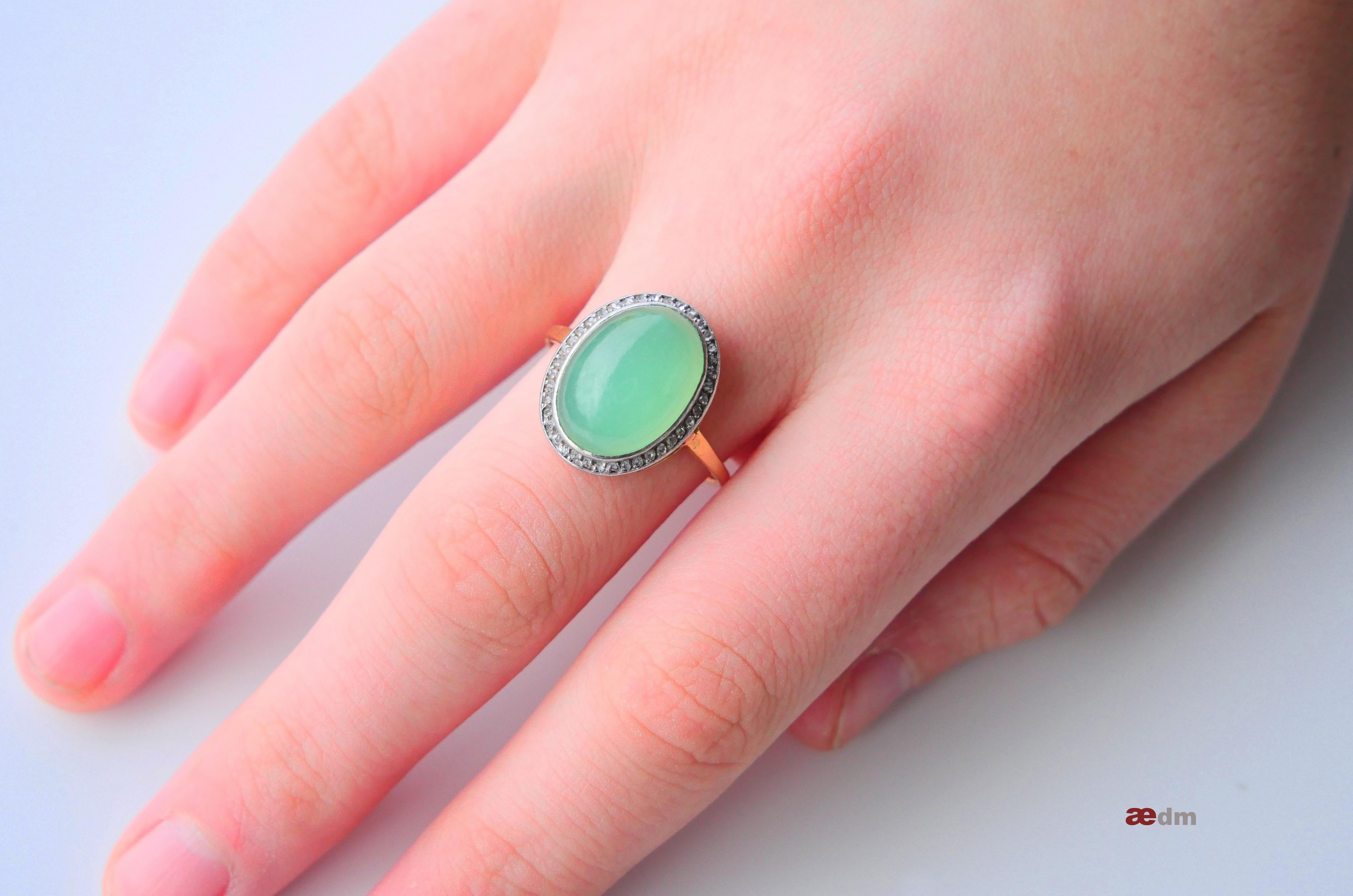 Women's Antique German halo Ring natural Green Chalcedony Diamonds 18K Gold Ø 9.25/5.32g For Sale