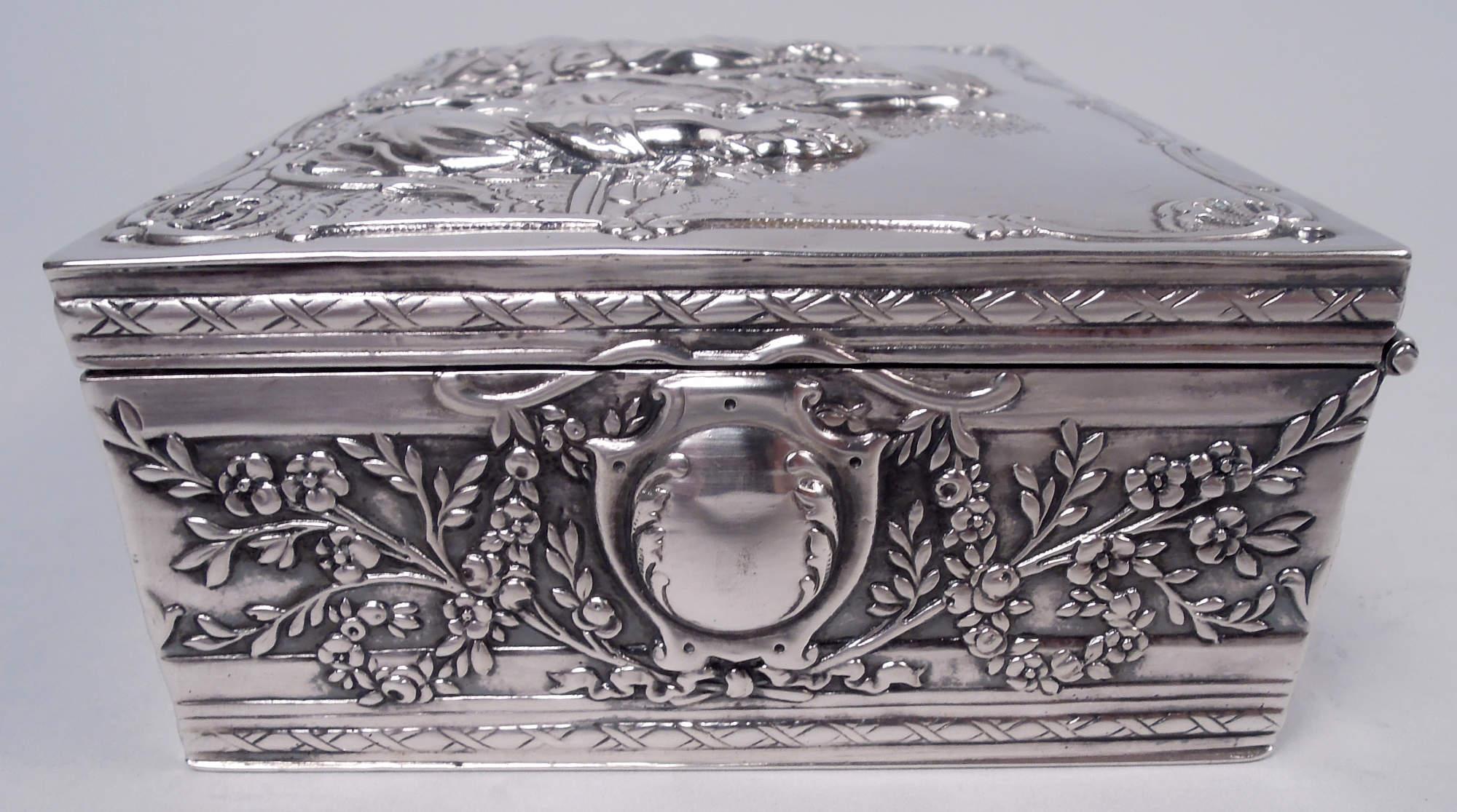 Néoclassique Ancienne boîte en argent néoclassique allemande de Hanau en vente