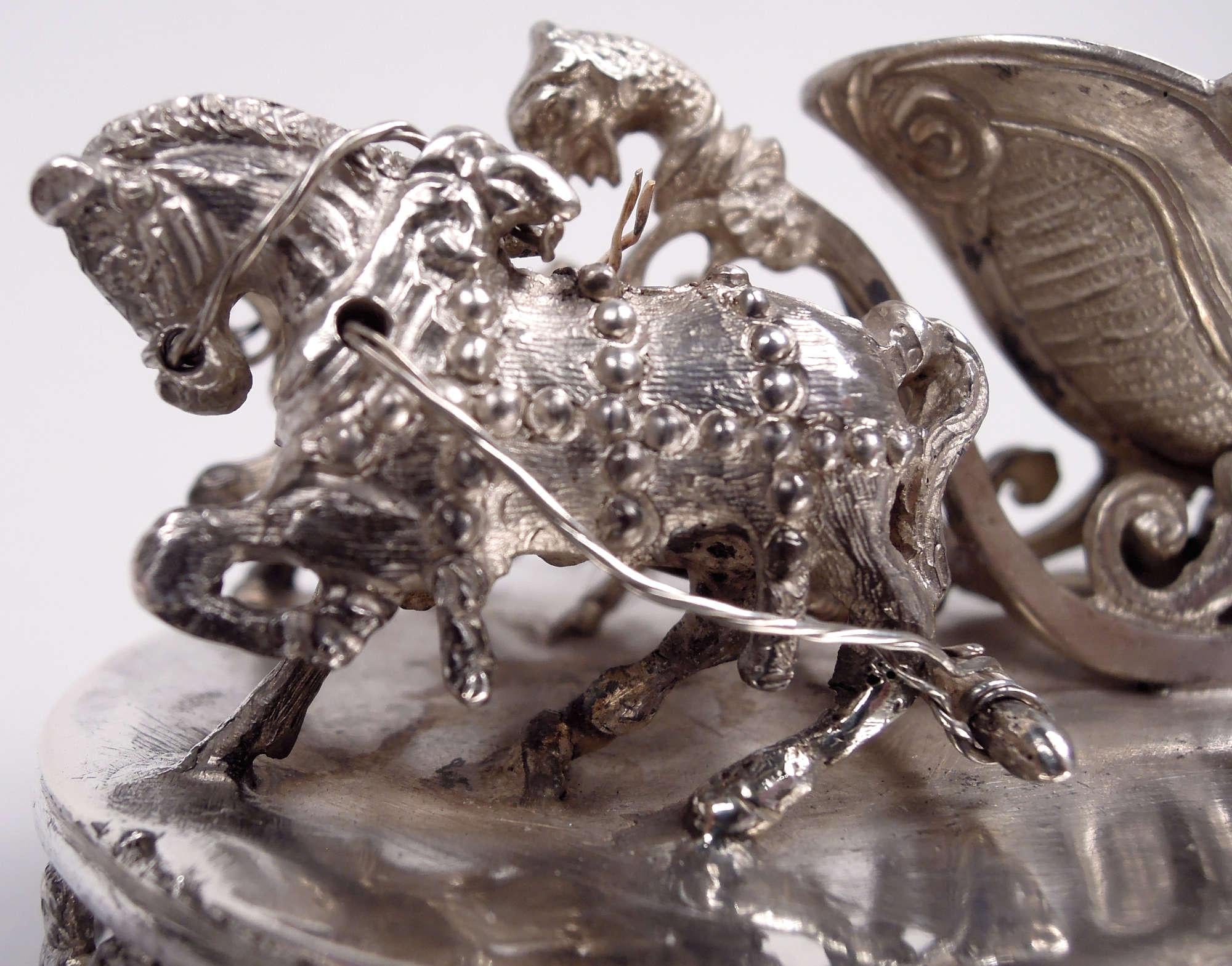 Neorococò Antico sale aperto tedesco Hanau rococò in argento con slitta trainata da cavalli in vendita