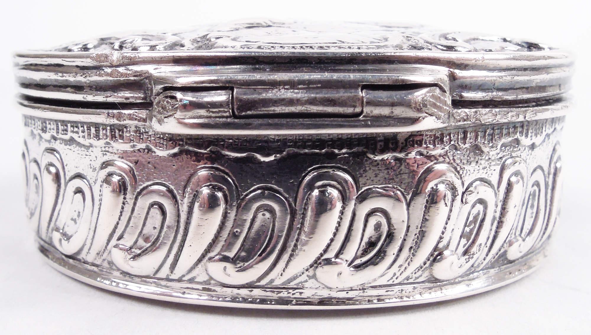 Antique German Hanau Rococo Silver Snuffbox In Good Condition For Sale In New York, NY