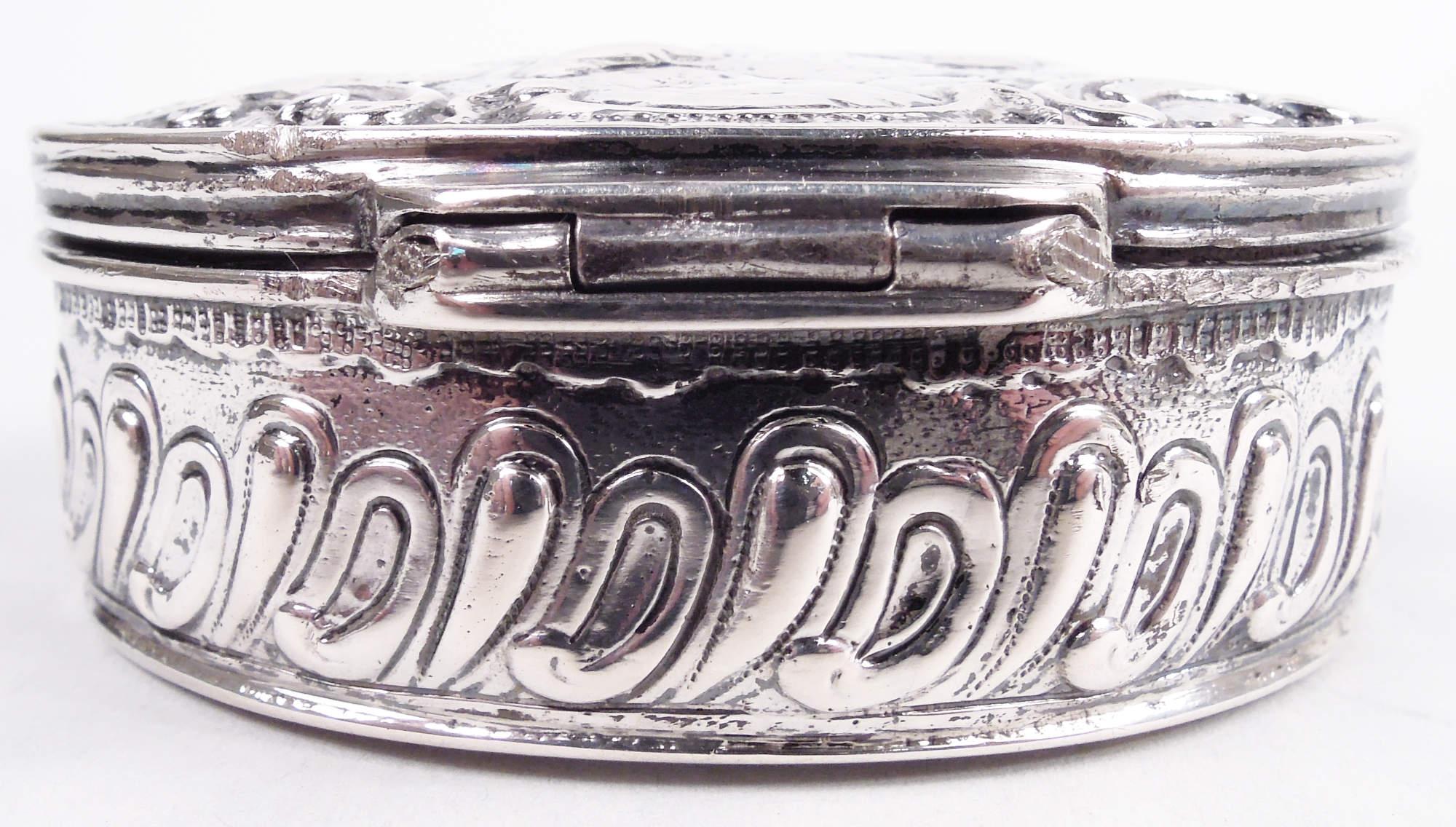 Antique German Hanau Rococo Silver Snuffbox In Good Condition In New York, NY