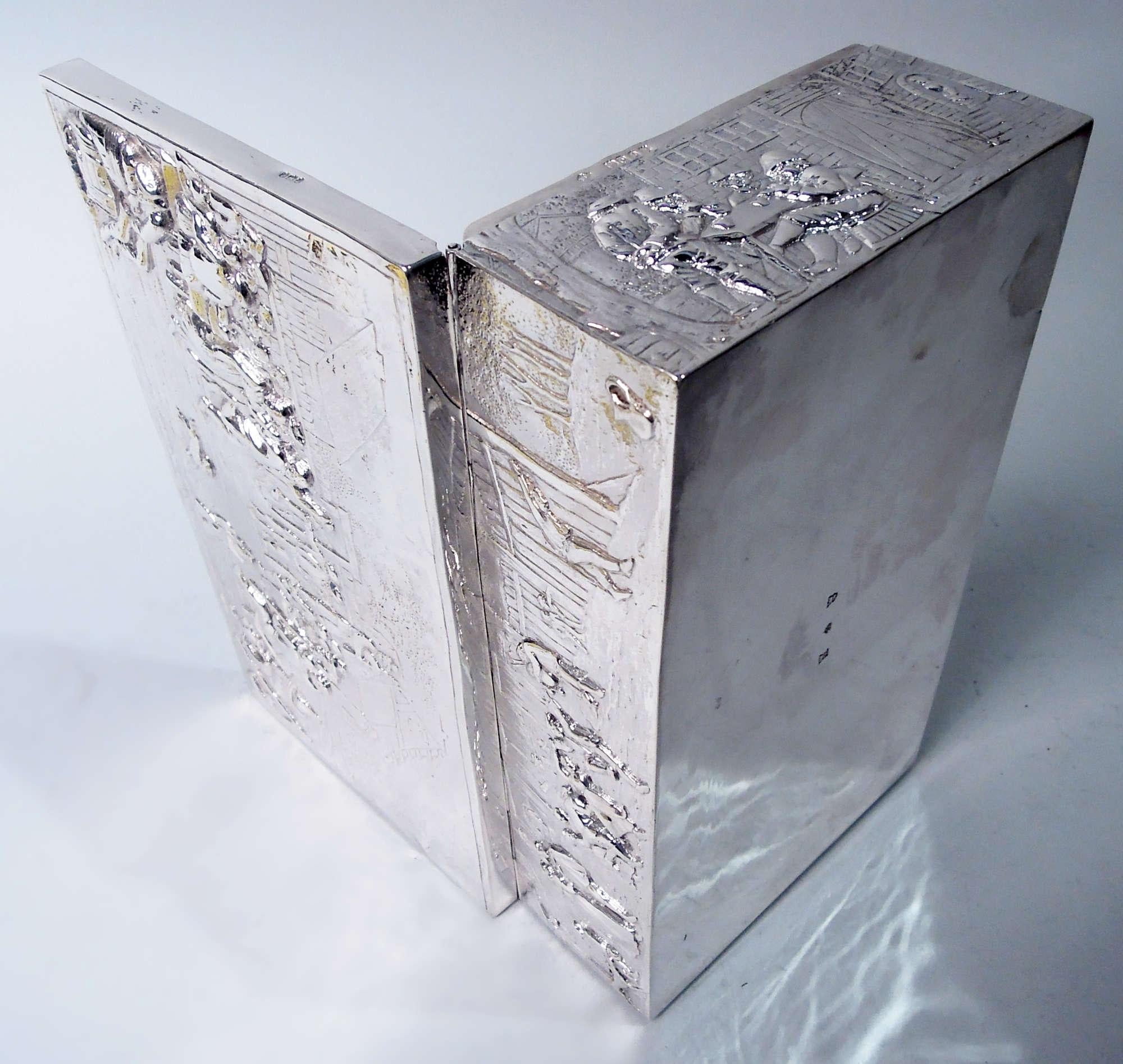 Argento Antica scatola d'argento tedesca di Hanau con scene di idillio rustico in vendita