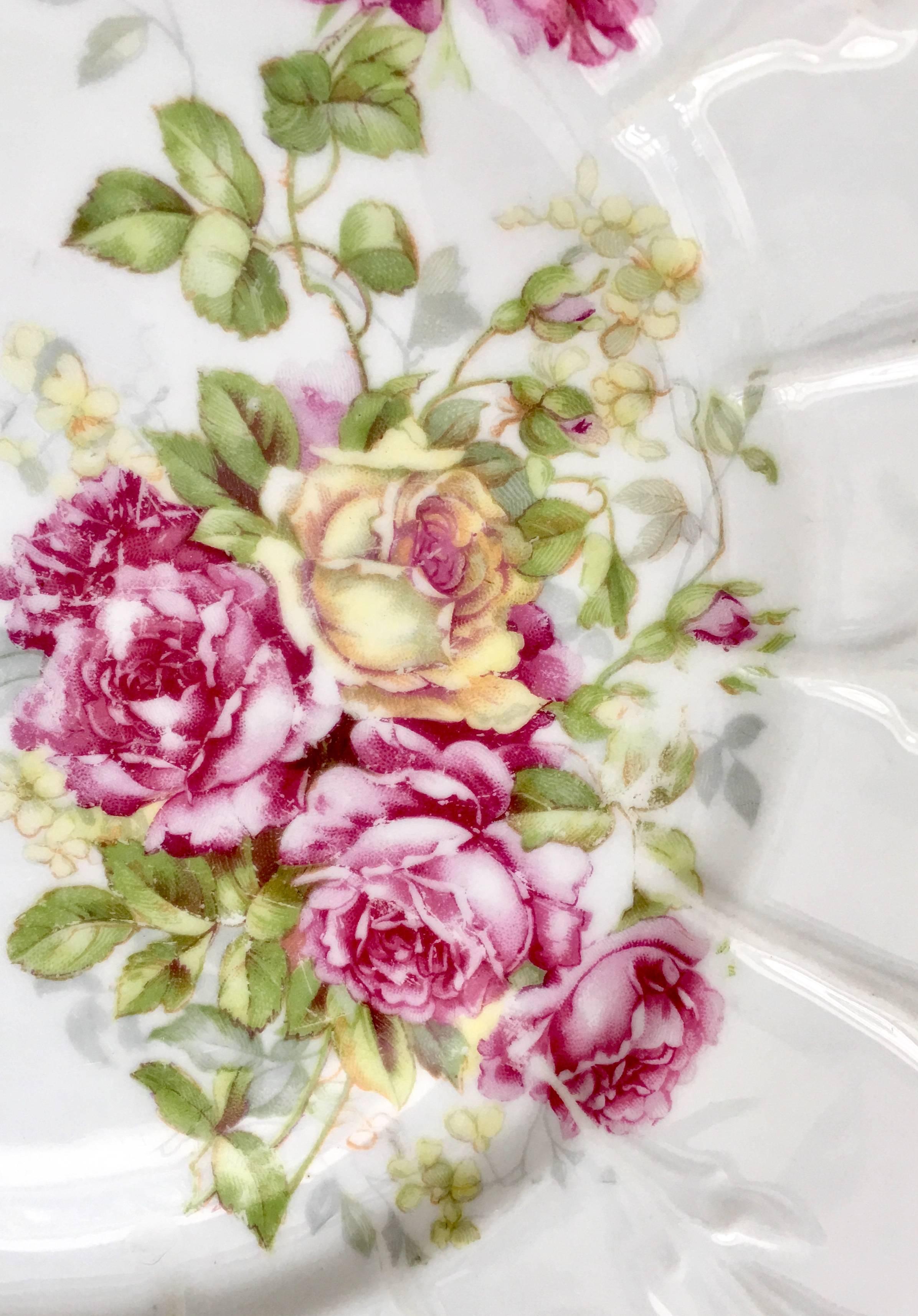 Peint à la main Porcelaine allemande ancienne peinte à la main & Assiettes plates 