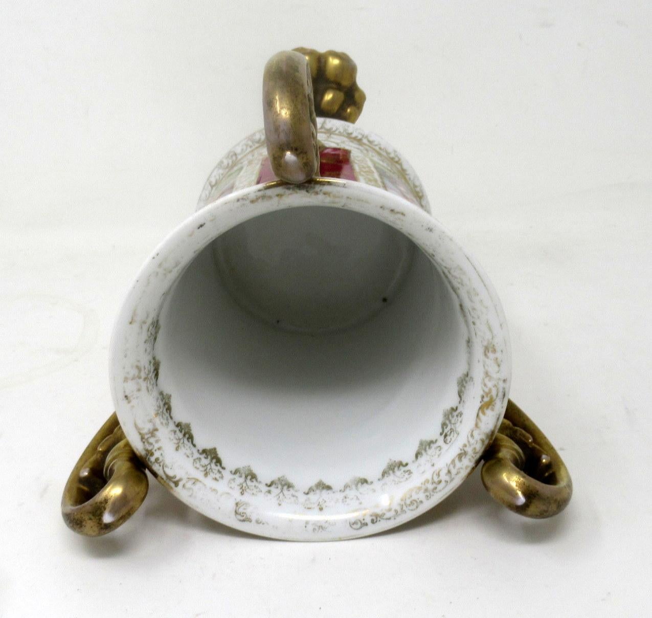 Début de l'époque victorienne Ancienne urne allemande à trois poignées en forme de coupe Loving de Helena Wolfson, Dresde, 19ème siècle en vente