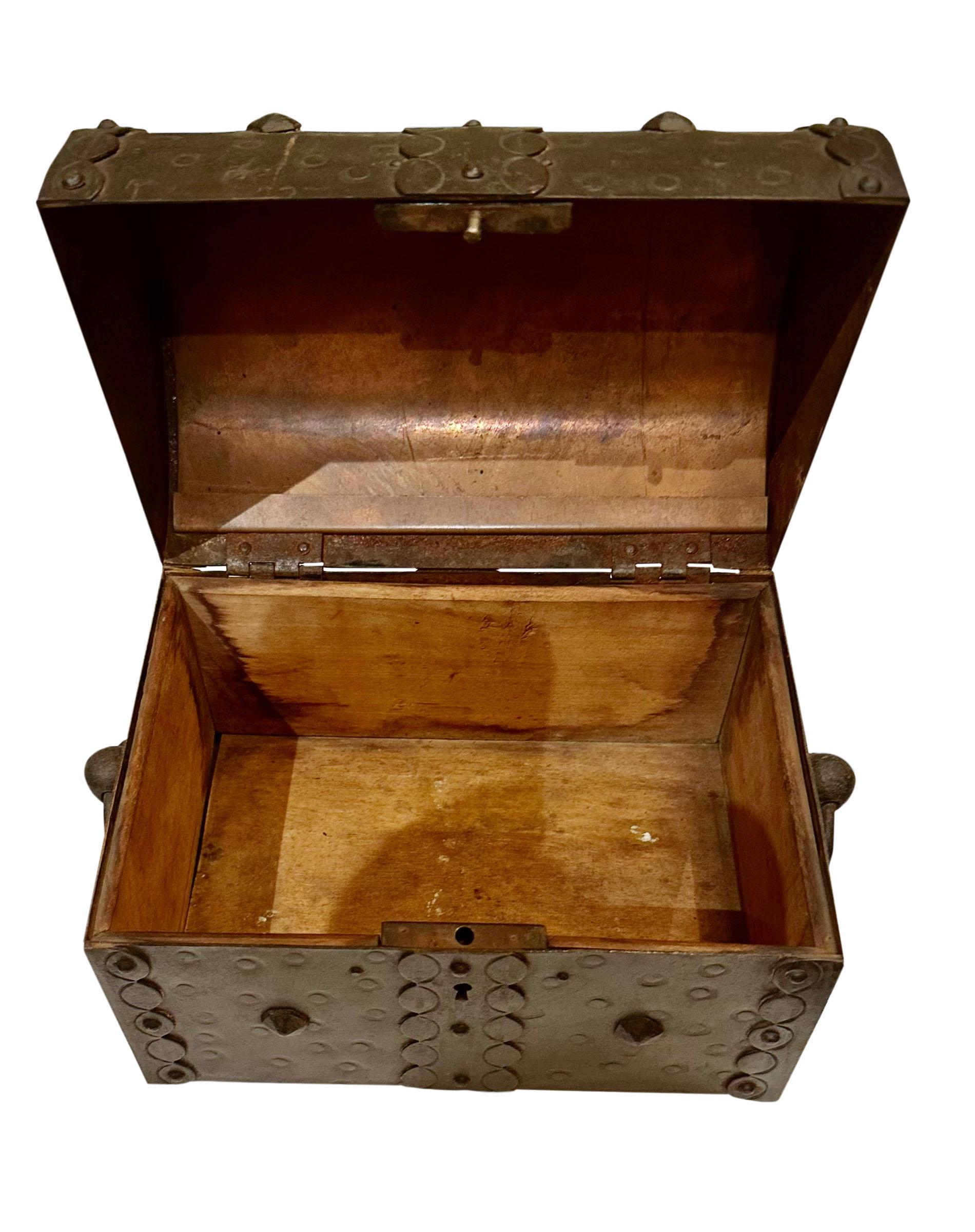 Antique German Humidor In Good Condition For Sale In Tampa, FL