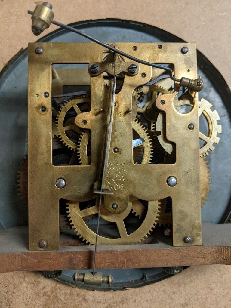 Antike deutsche Junghans Freischwinger Freischwinger-Wanduhr aus Nussbaumholz 4